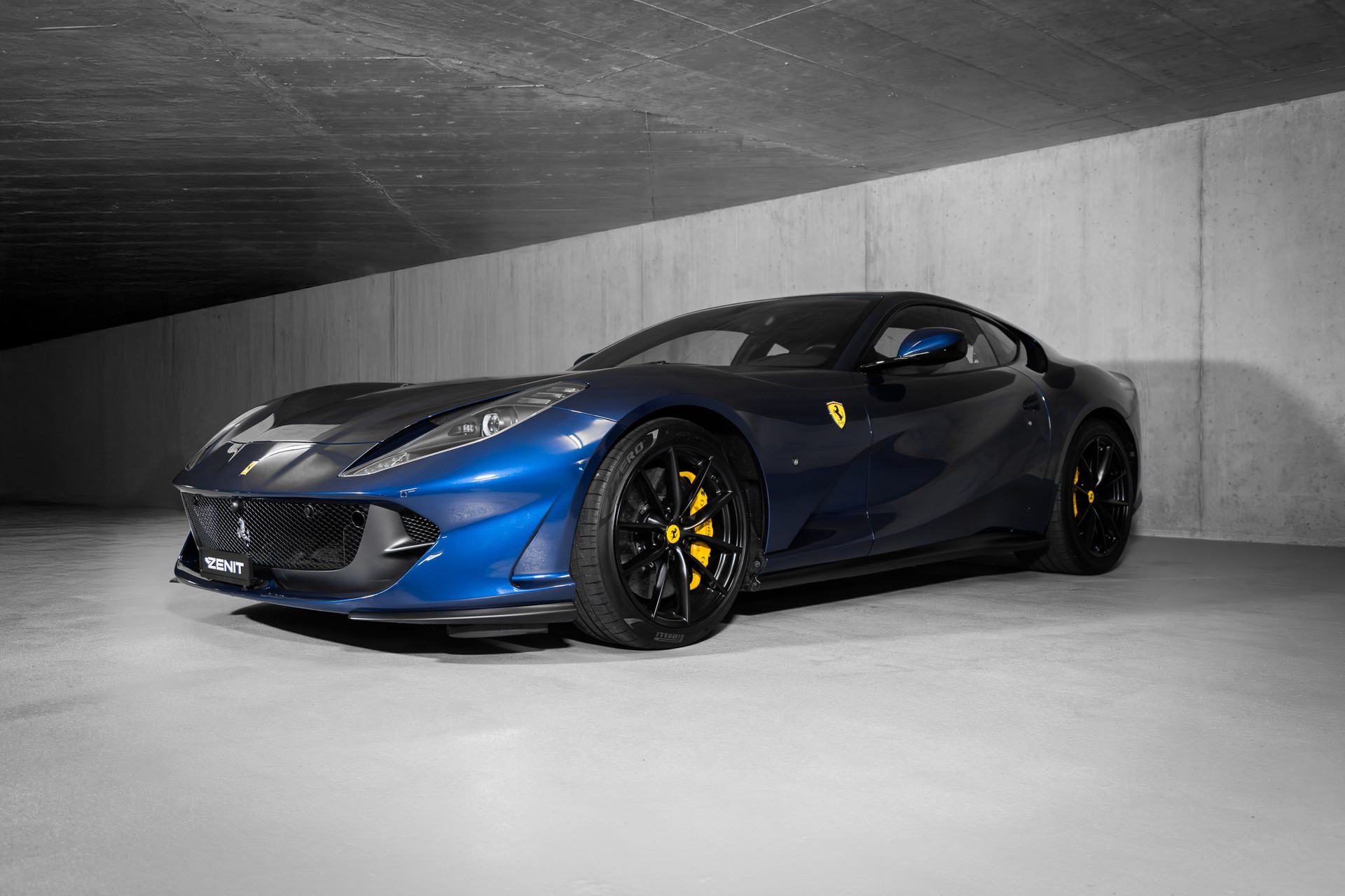 FERRARI 812 Superfast-image-4