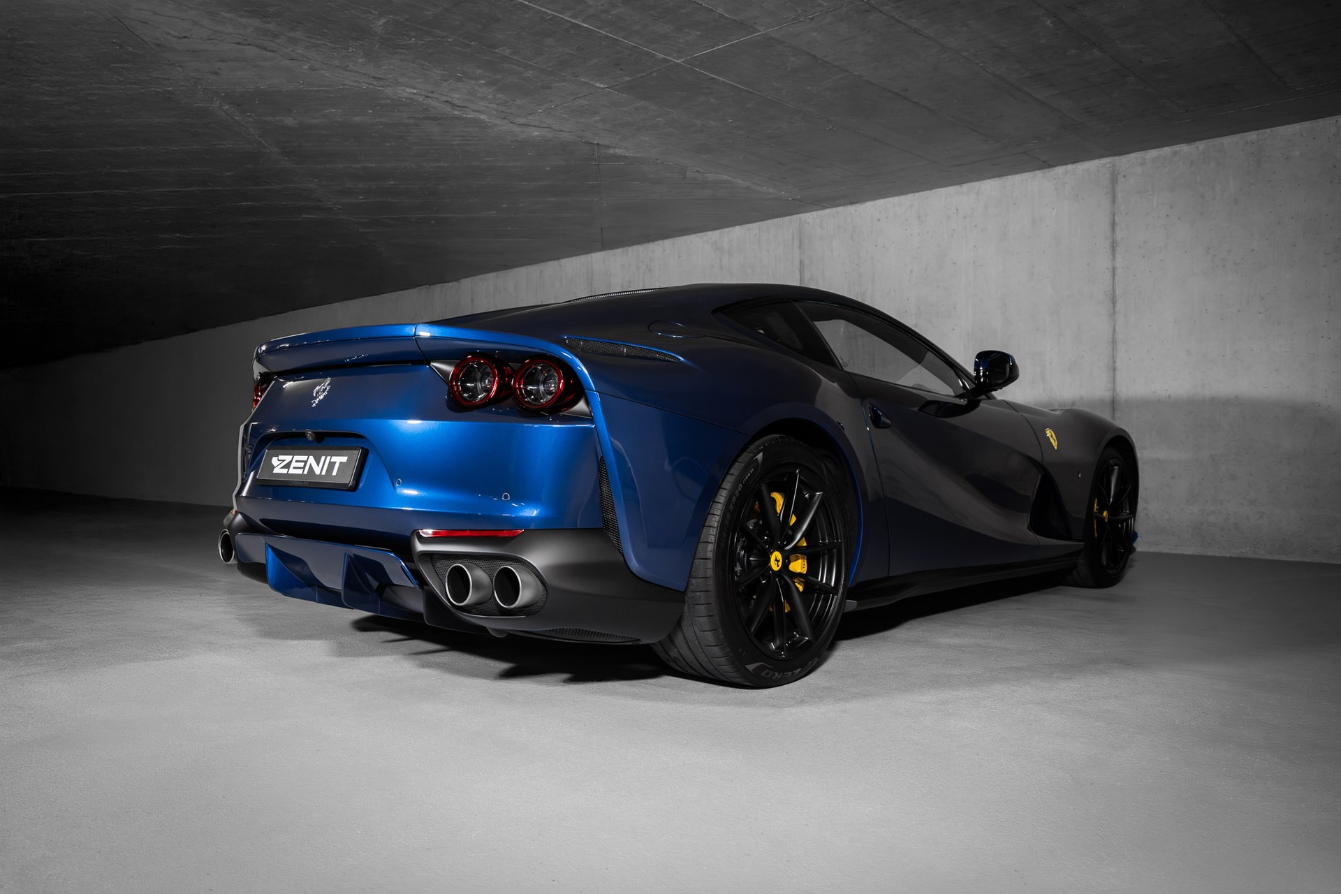 FERRARI 812 Superfast-image-10