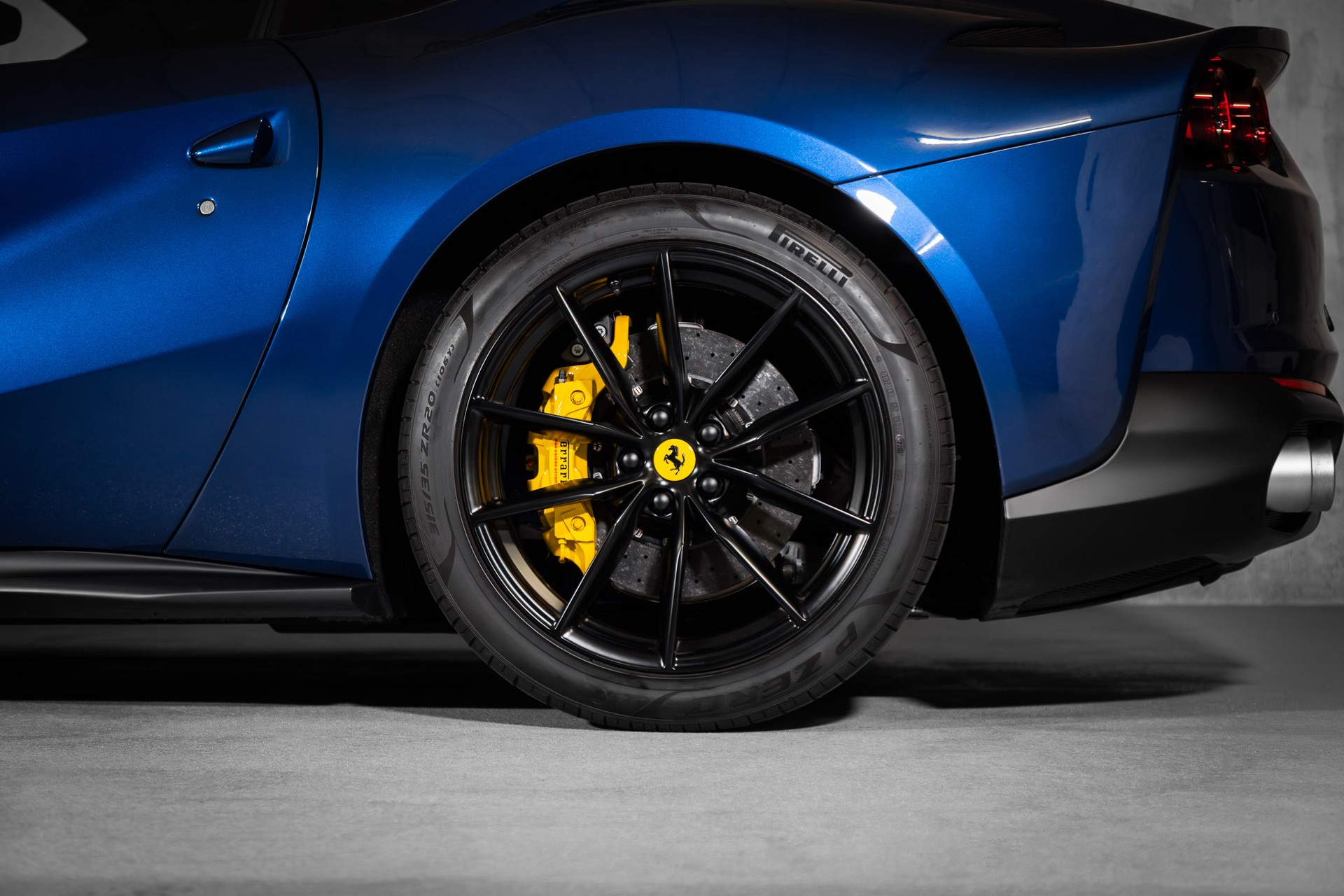 FERRARI 812 Superfast-image-11