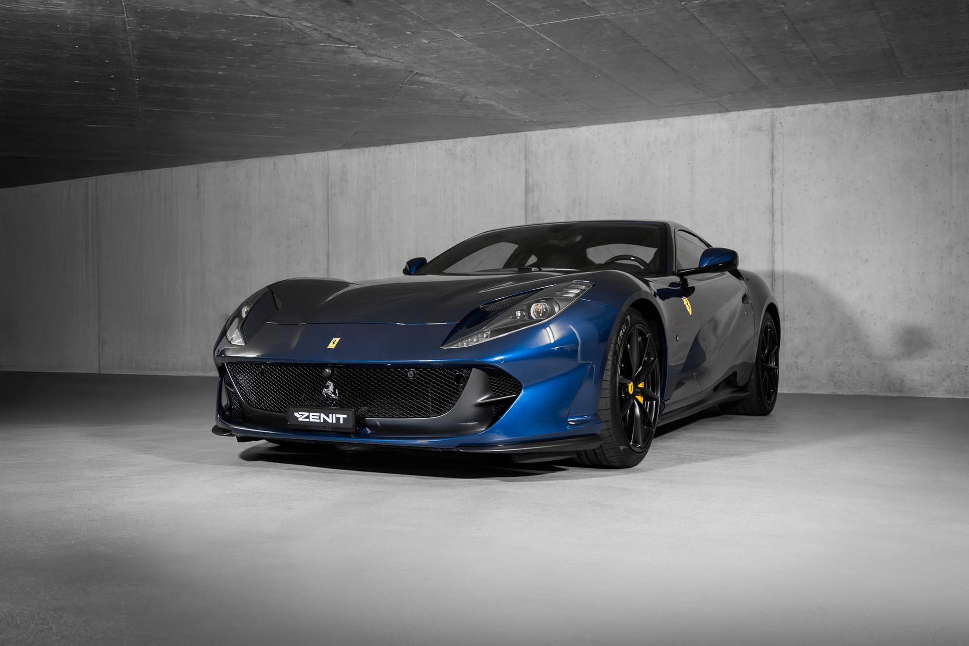 FERRARI 812 Superfast-image-8