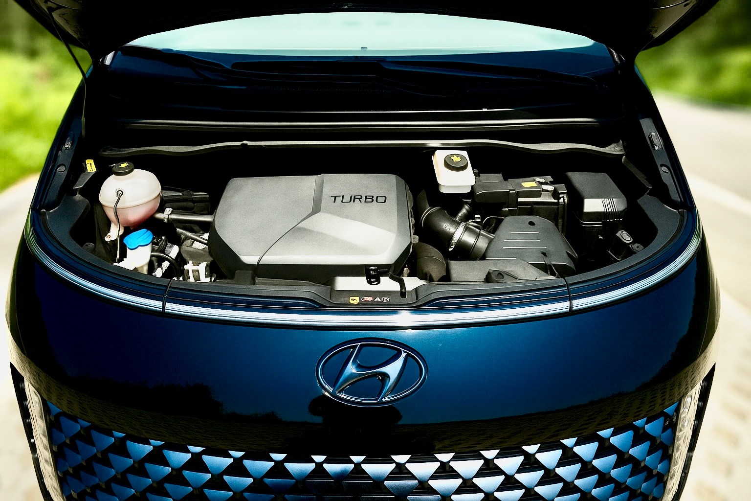 HYUNDAI Staria Premium 2.2 CRDi Vertex 4WD A-image-2