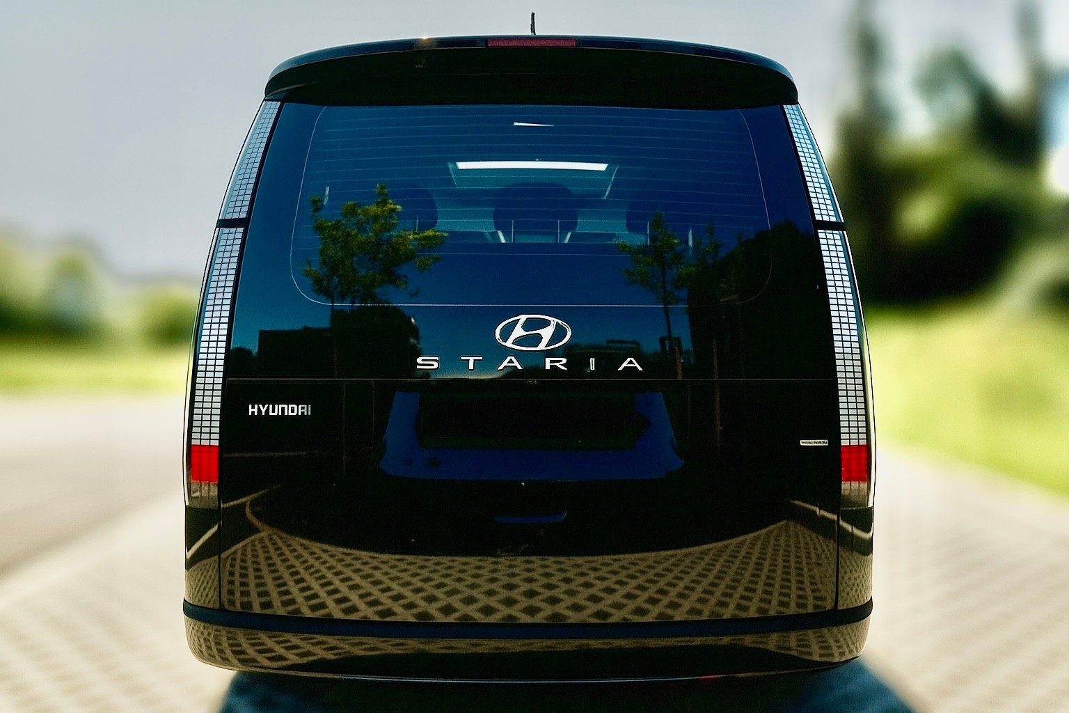 HYUNDAI Staria Premium 2.2 CRDi Vertex 4WD A-image-5