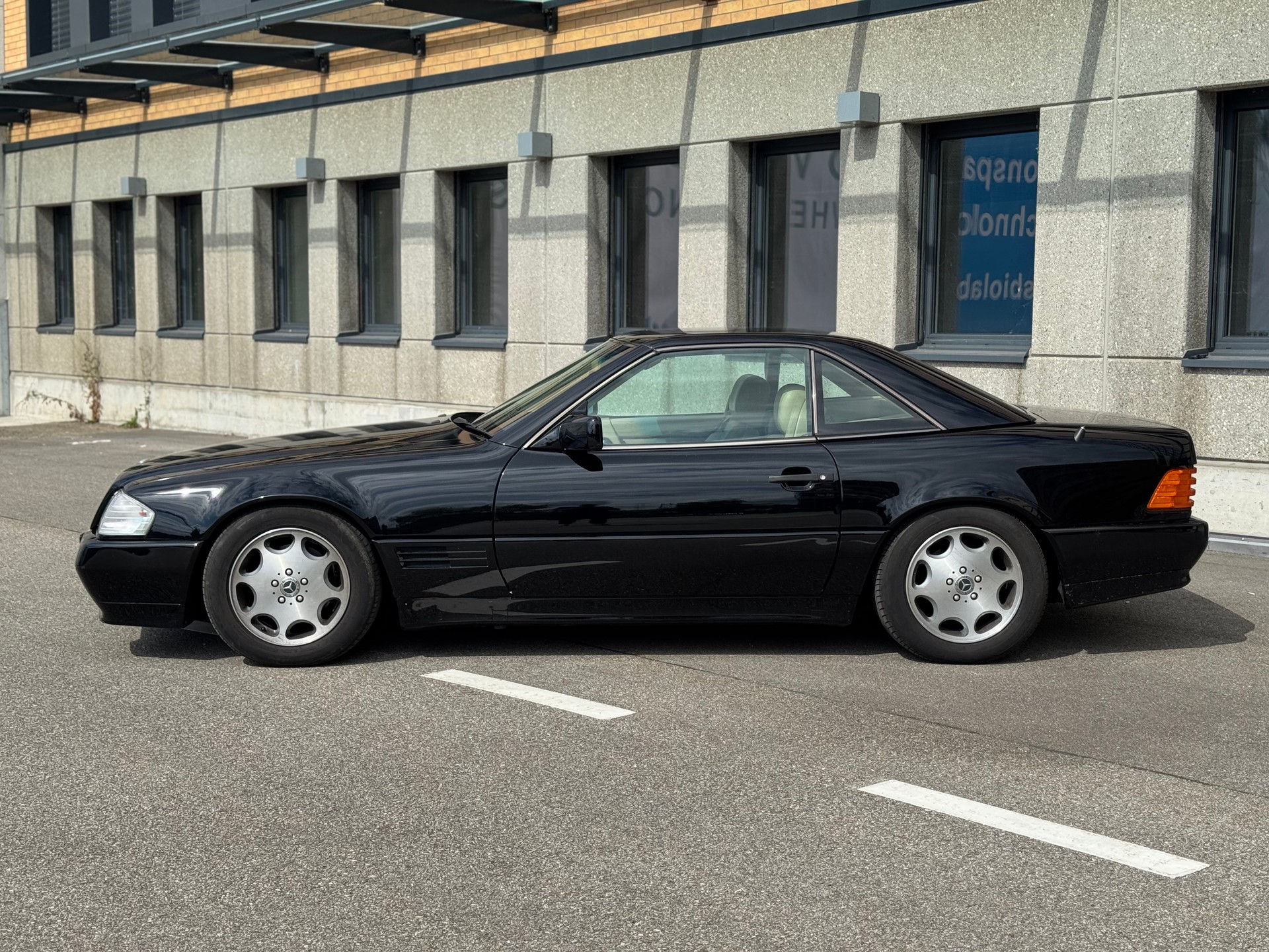 MERCEDES-BENZ 300 SL Automatic-image-1
