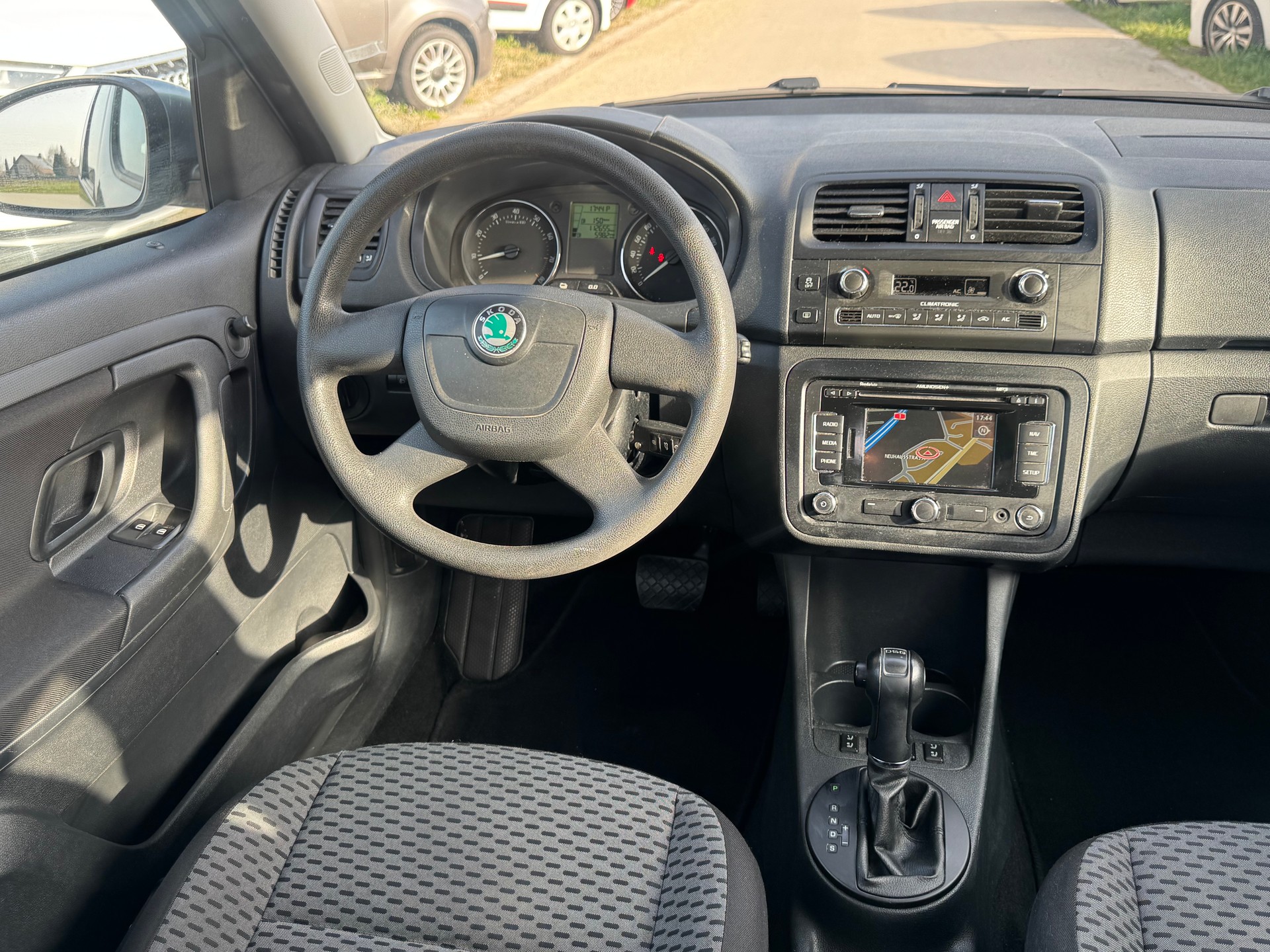 SKODA Roomster 1.2 TSI Elegance DSG-image-8