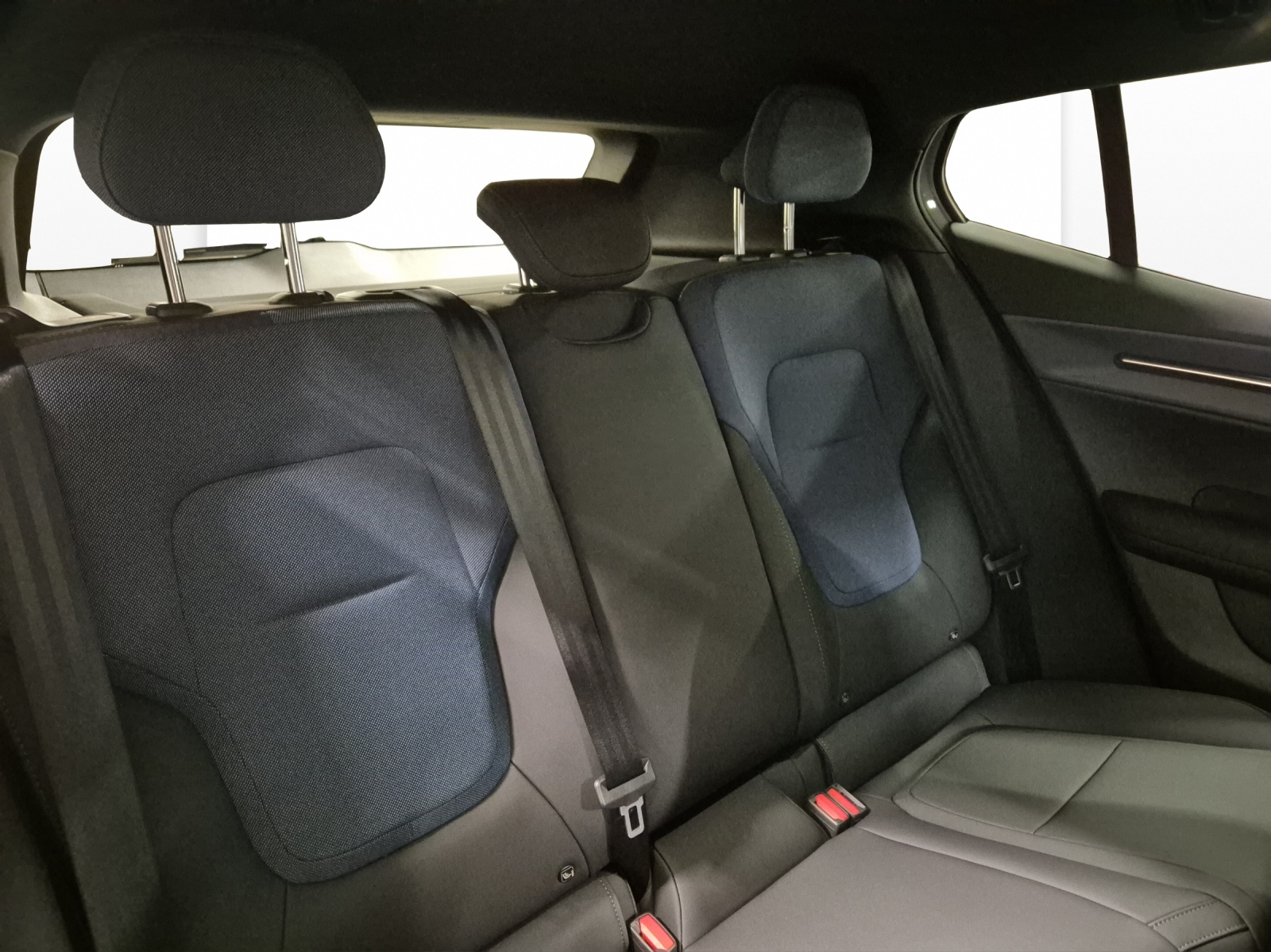 VOLVO EX30 E60 XCITE Core-image-16