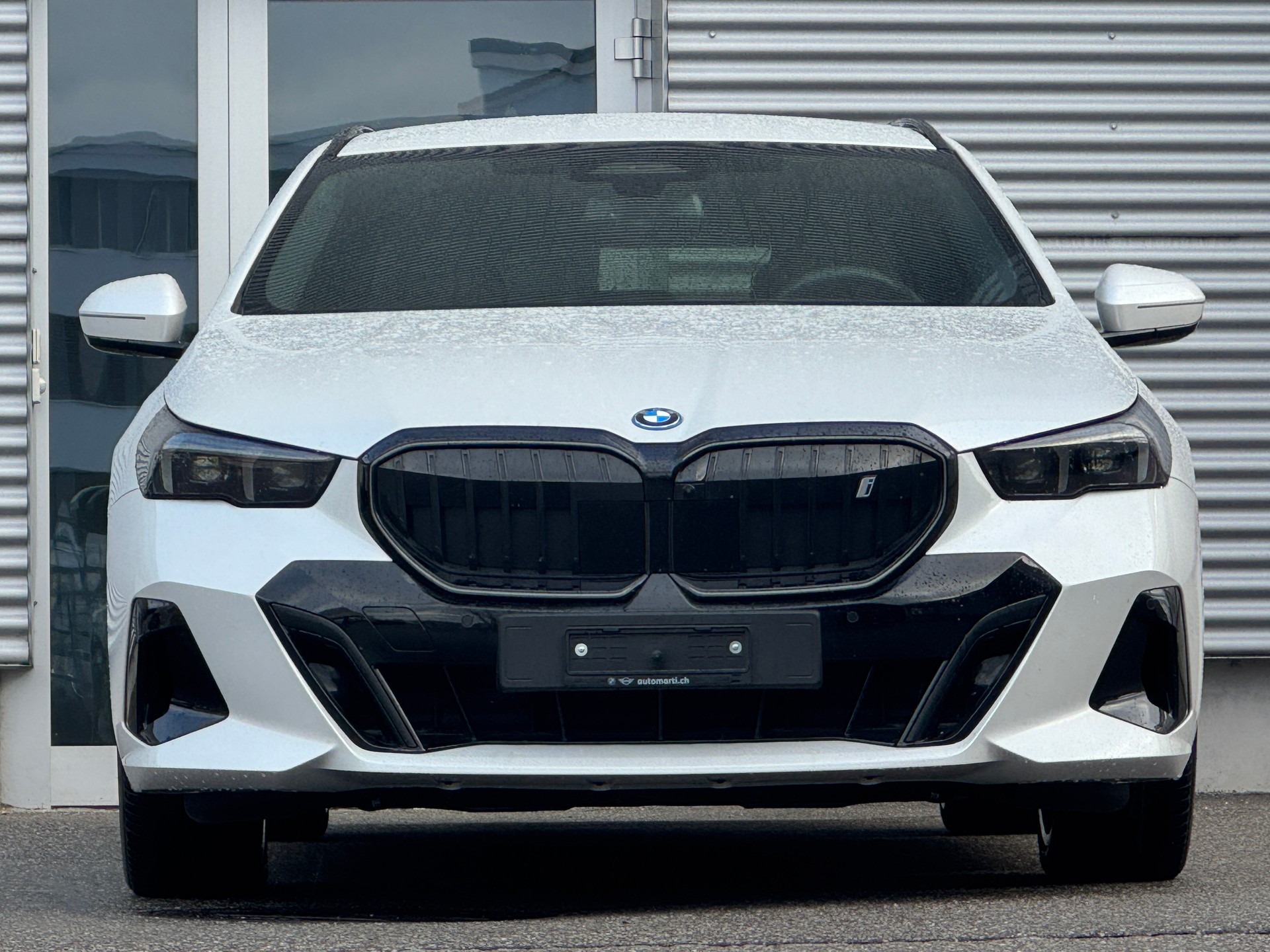 BMW i5 xDrive 40 Touring M Sport Pro-showroom-element-3