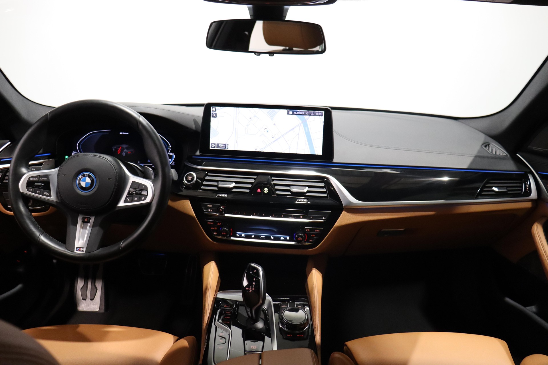 BMW 545e xDrive SAG-image-9
