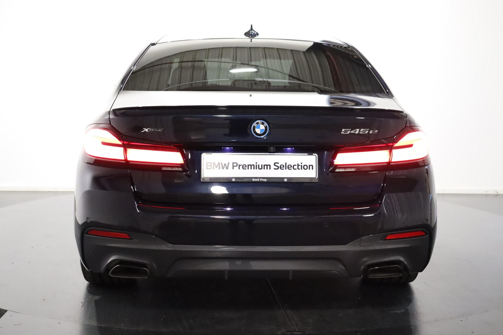 BMW 545e xDrive SAG-showroom-element-3