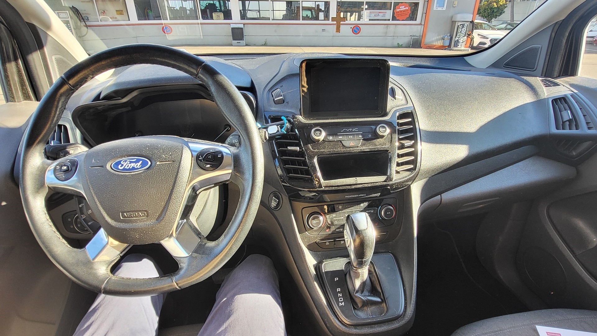 FORD Grand Tourneo Connect 1.5 EcoBlue Titanium Automat-image-3