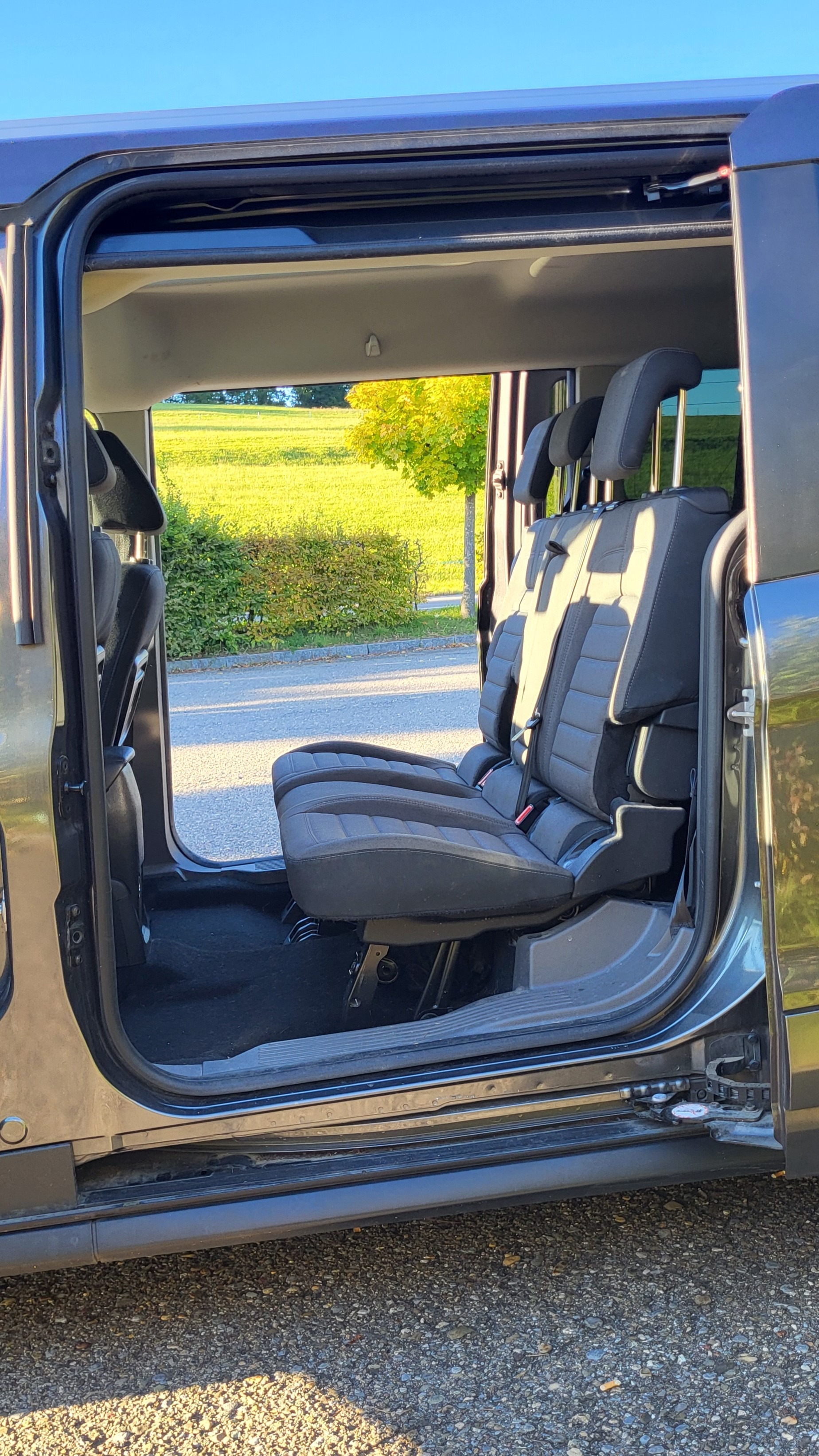 FORD Grand Tourneo Connect 1.5 EcoBlue Titanium Automat-image-11