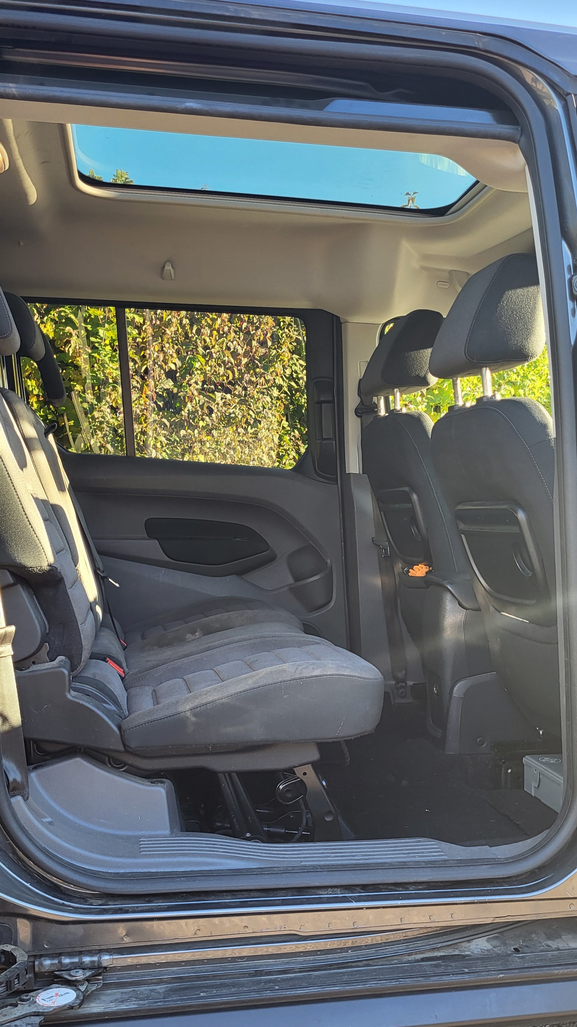 FORD Grand Tourneo Connect 1.5 EcoBlue Titanium Automat-image-10