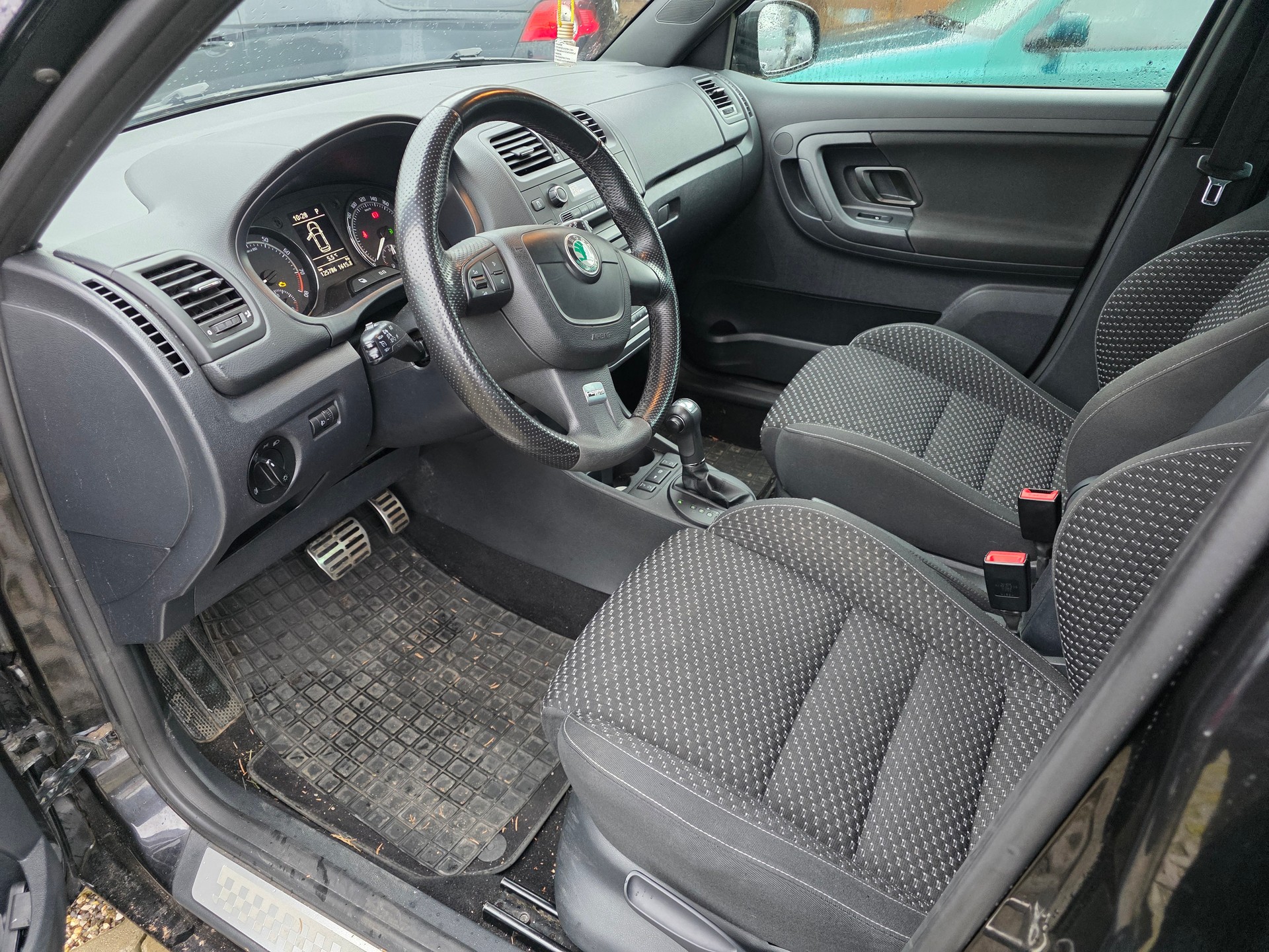 SKODA Fabia 1.4 TSI RS DSG-image-3