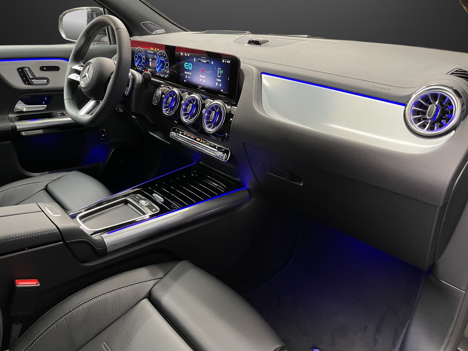 MERCEDES-BENZ EQA 300 4MATIC "Excellence Edition"-image-8