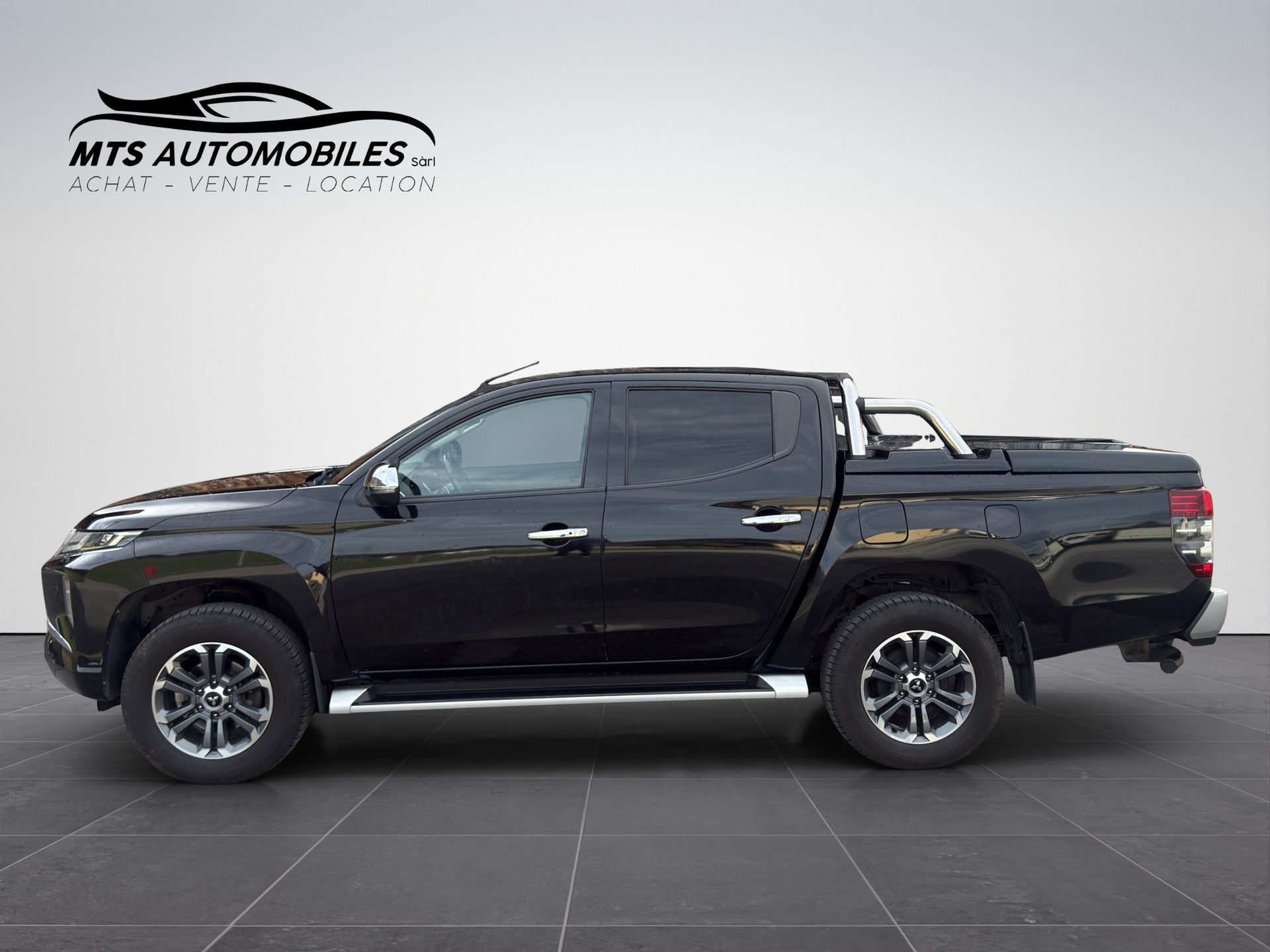 MITSUBISHI L 200 2.2 Diamond Double Cab Automat-image-2