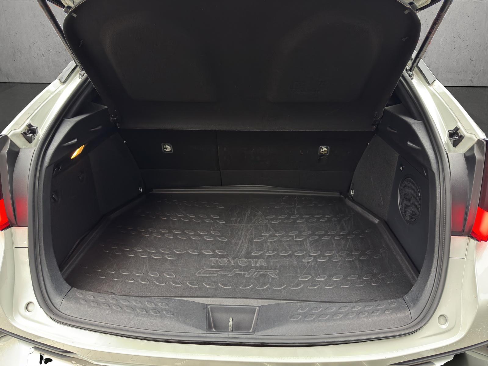 TOYOTA C-HR 2.0 VVTi HSD Style-image-13