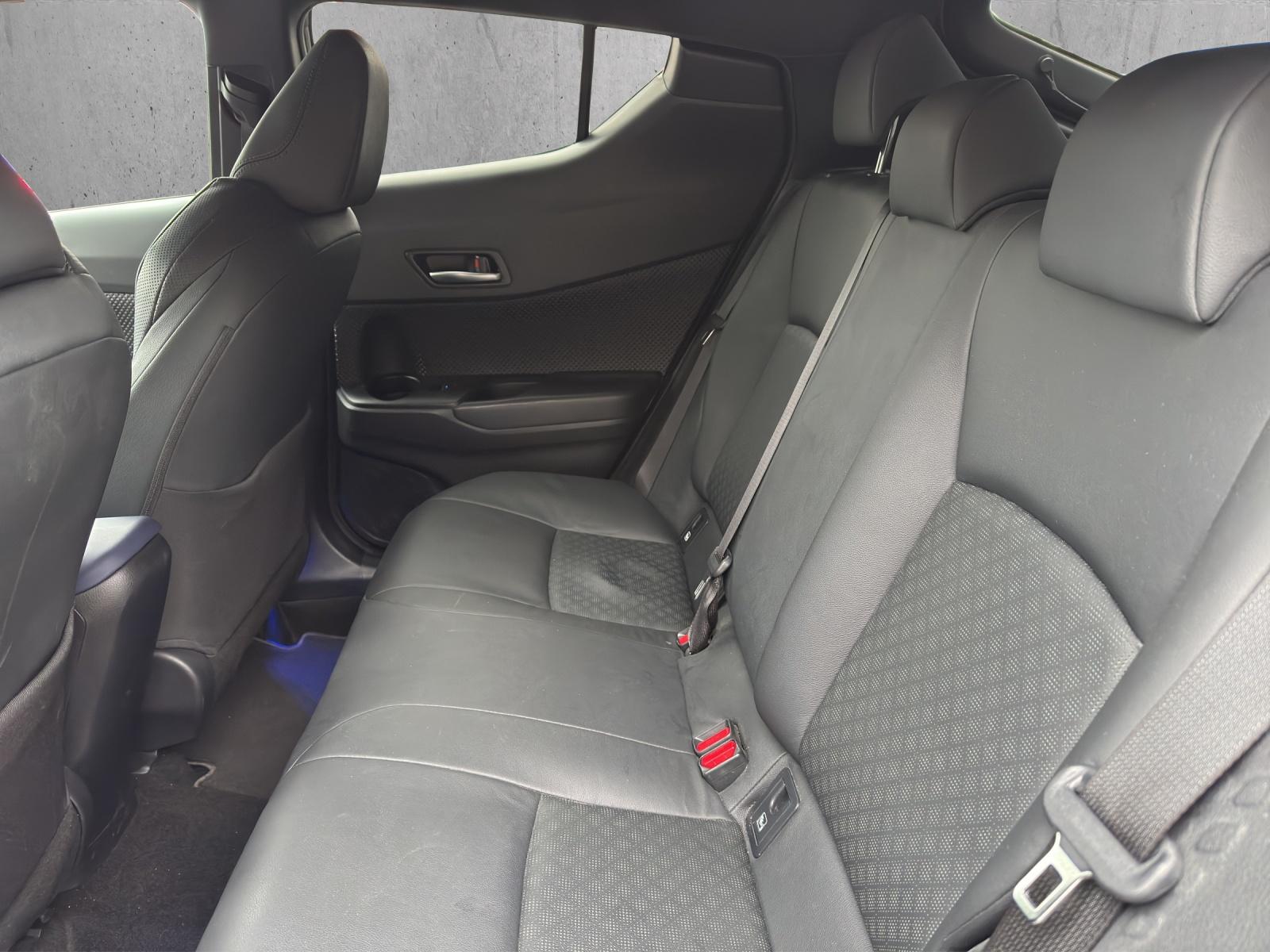 TOYOTA C-HR 2.0 VVTi HSD Style-image-11