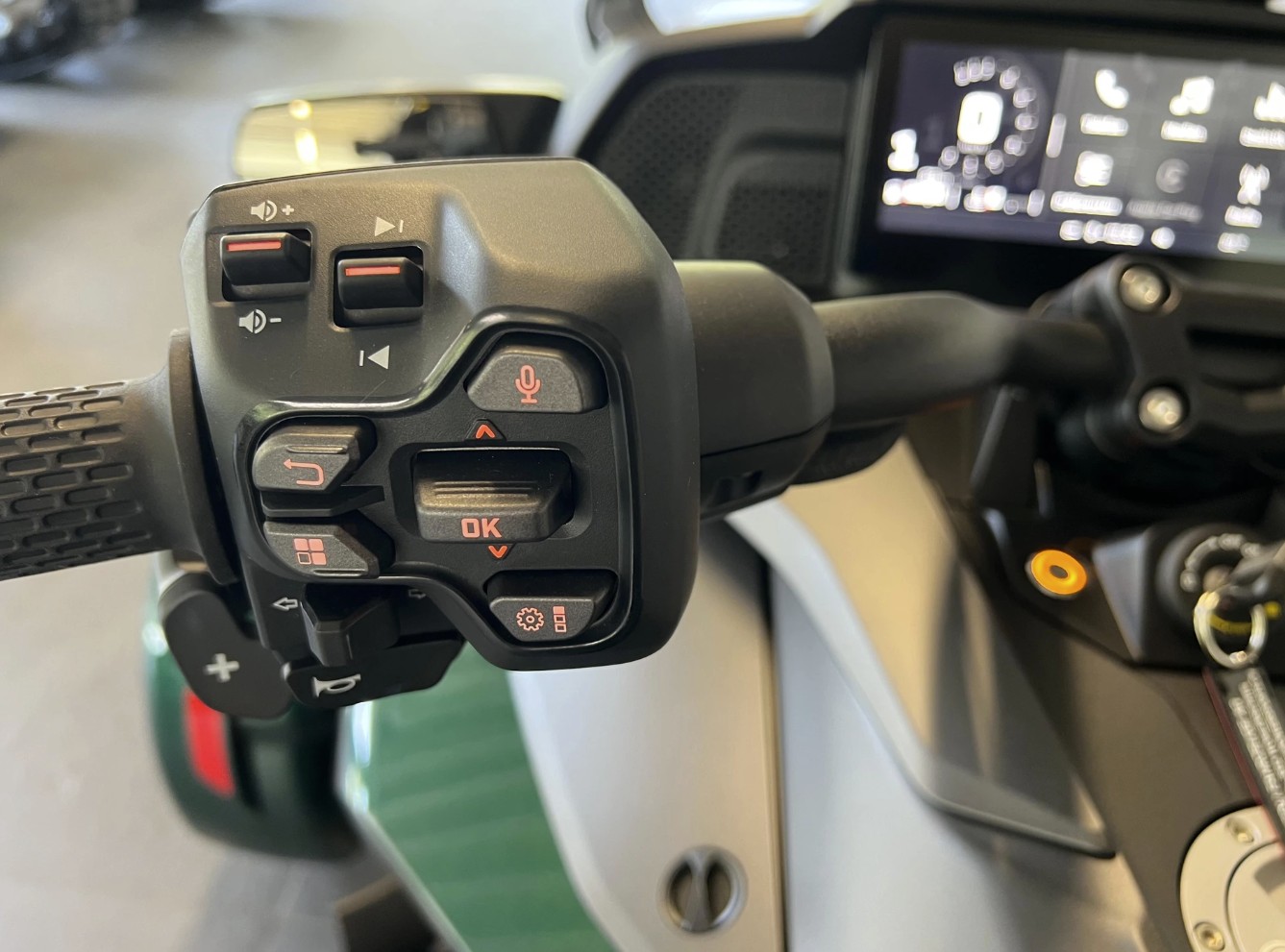 CAN-AM Spyder F3-LTD Special Special Series SE6-image-13
