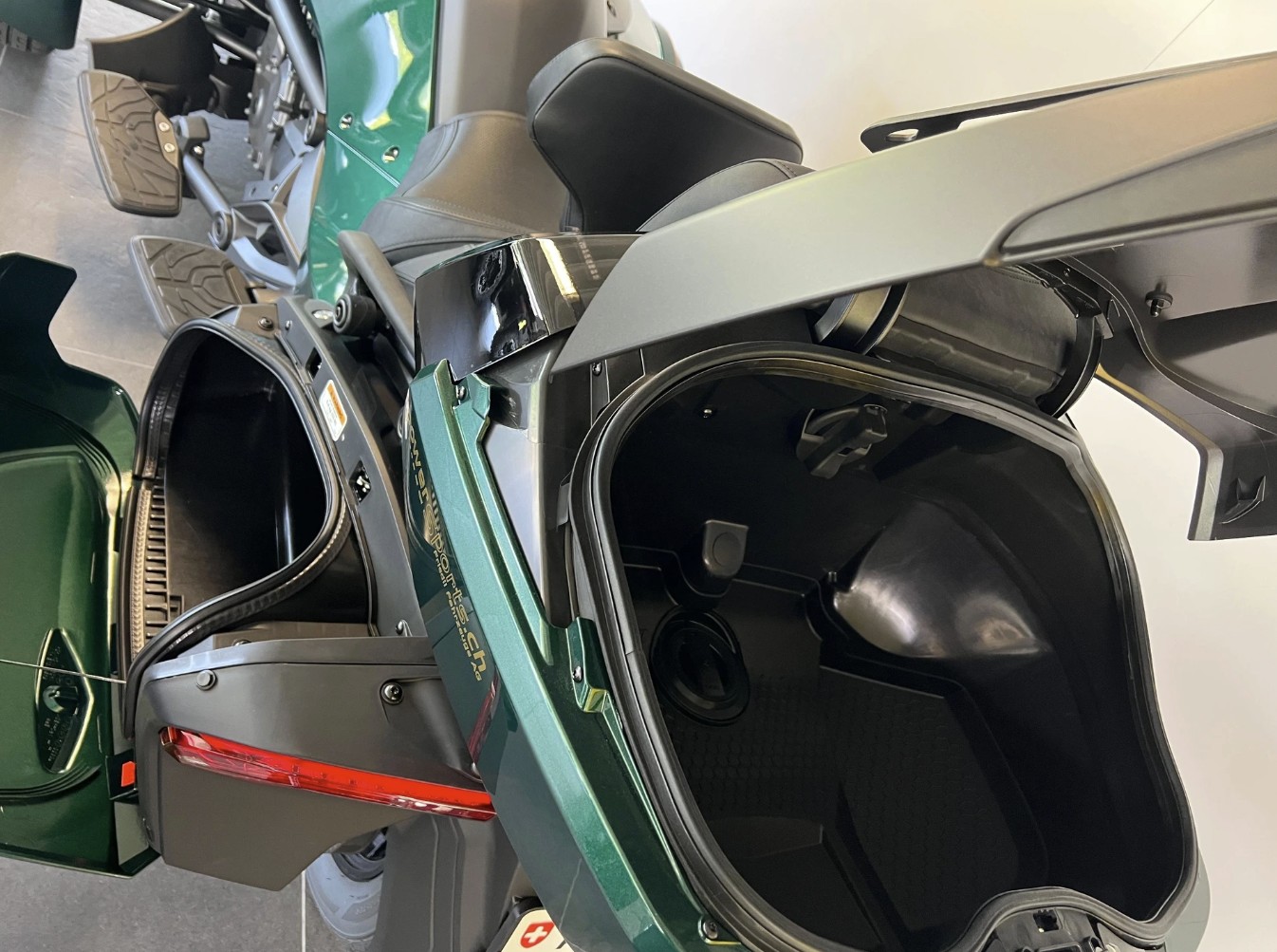 CAN-AM Spyder F3-LTD Special Special Series SE6-image-11