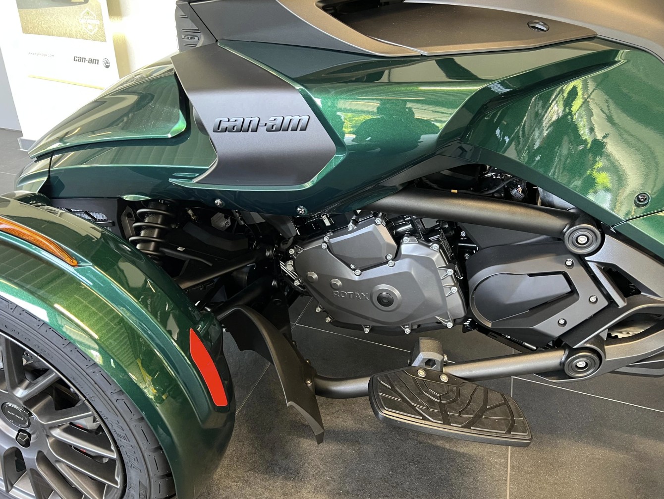 CAN-AM Spyder F3-LTD Special Special Series SE6-image-7