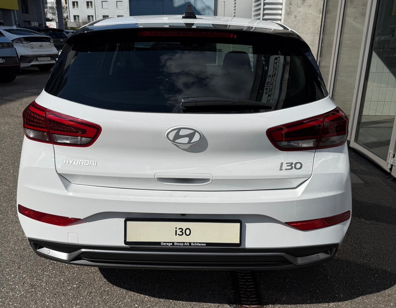 HYUNDAI i30 1.6 T-GDi Amplia-image-3