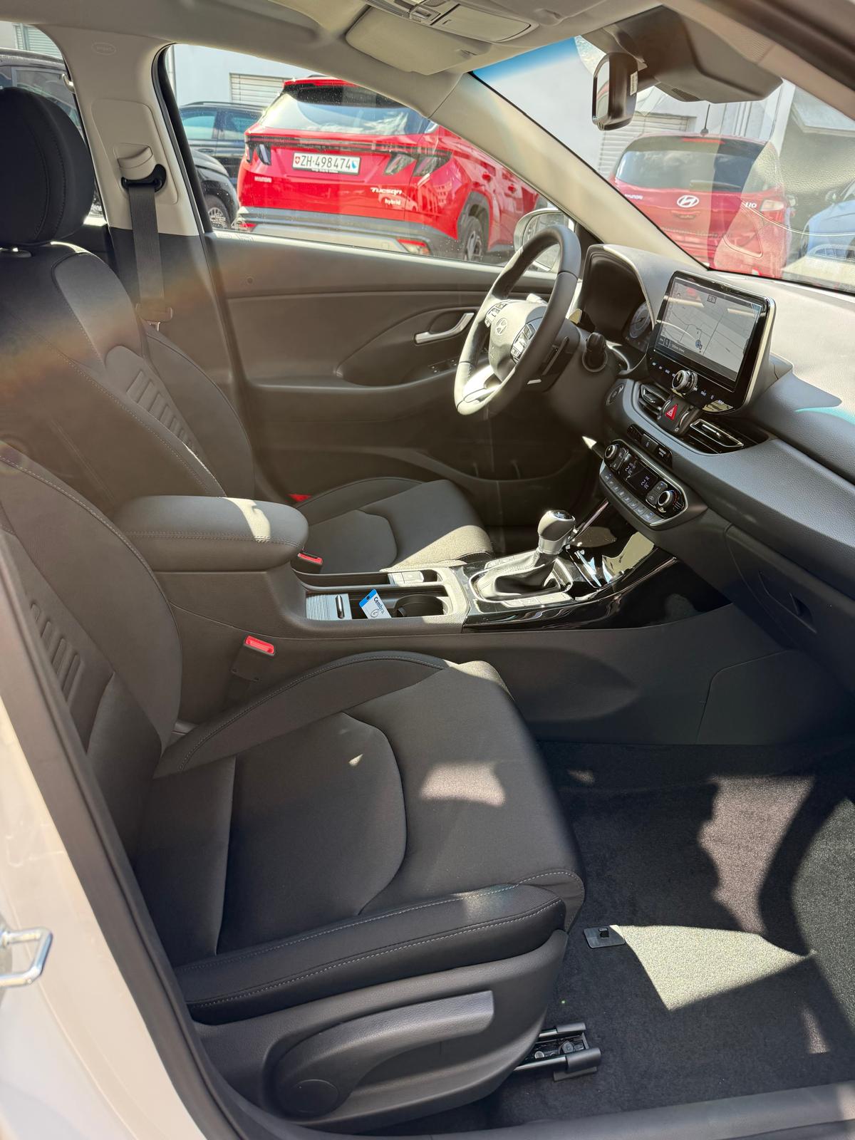 HYUNDAI i30 1.6 T-GDi Amplia-image-11
