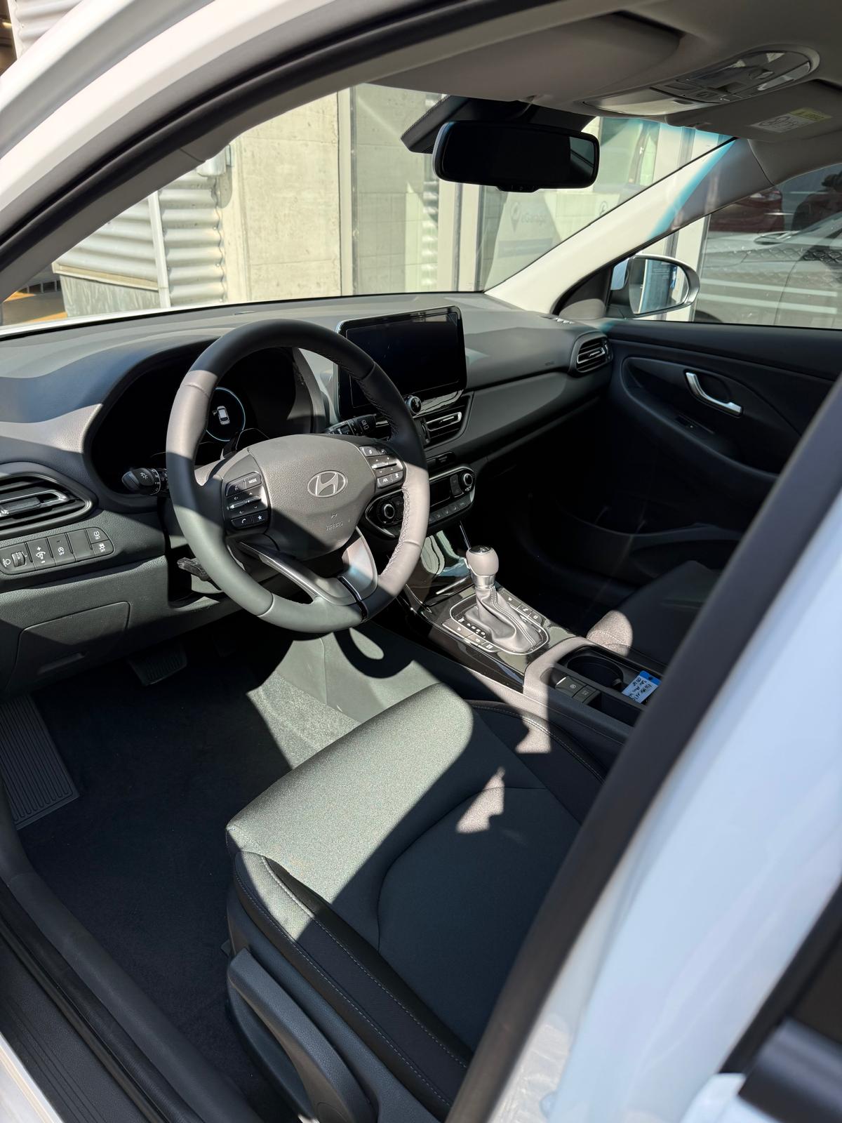 HYUNDAI i30 1.6 T-GDi Amplia-image-6