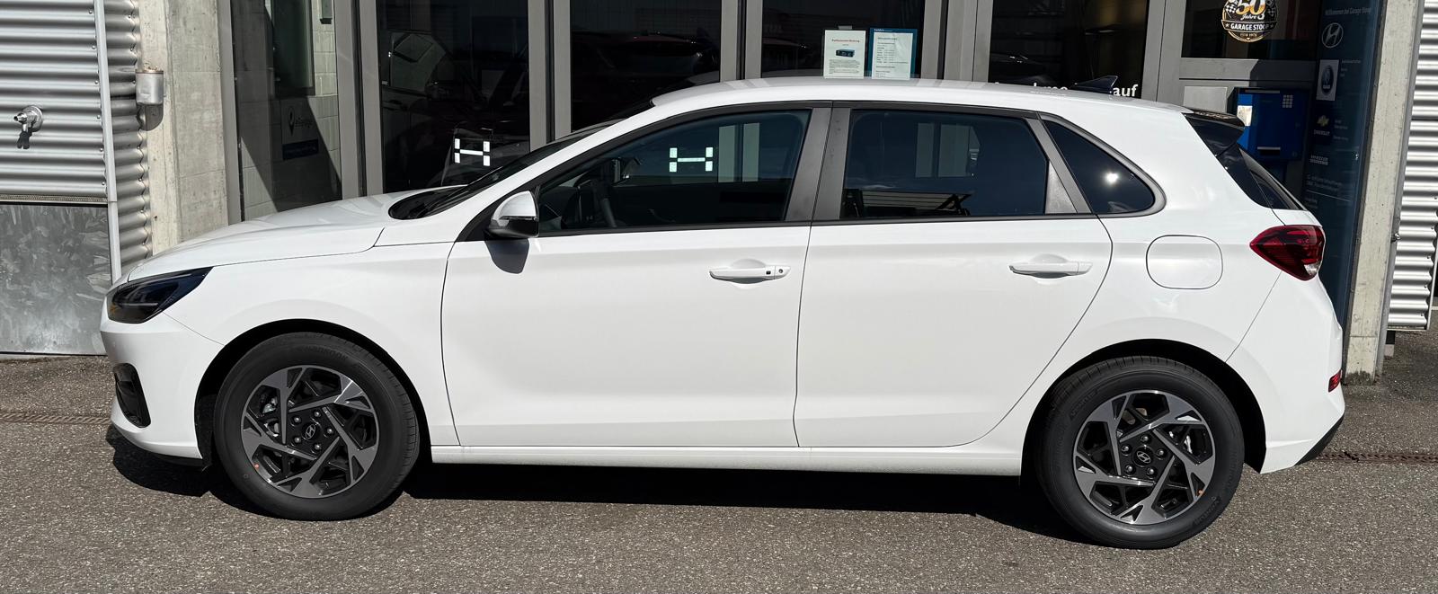 HYUNDAI i30 1.6 T-GDi Amplia-image-1