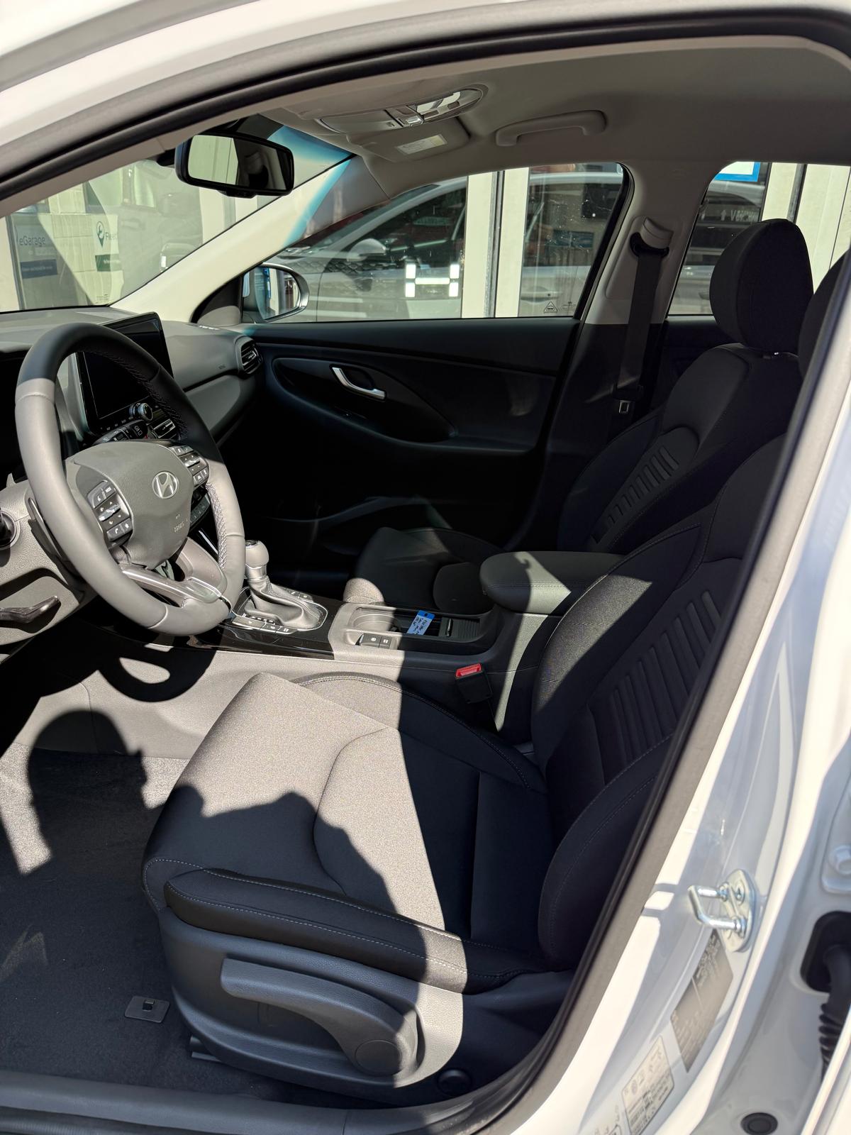 HYUNDAI i30 1.6 T-GDi Amplia-image-10