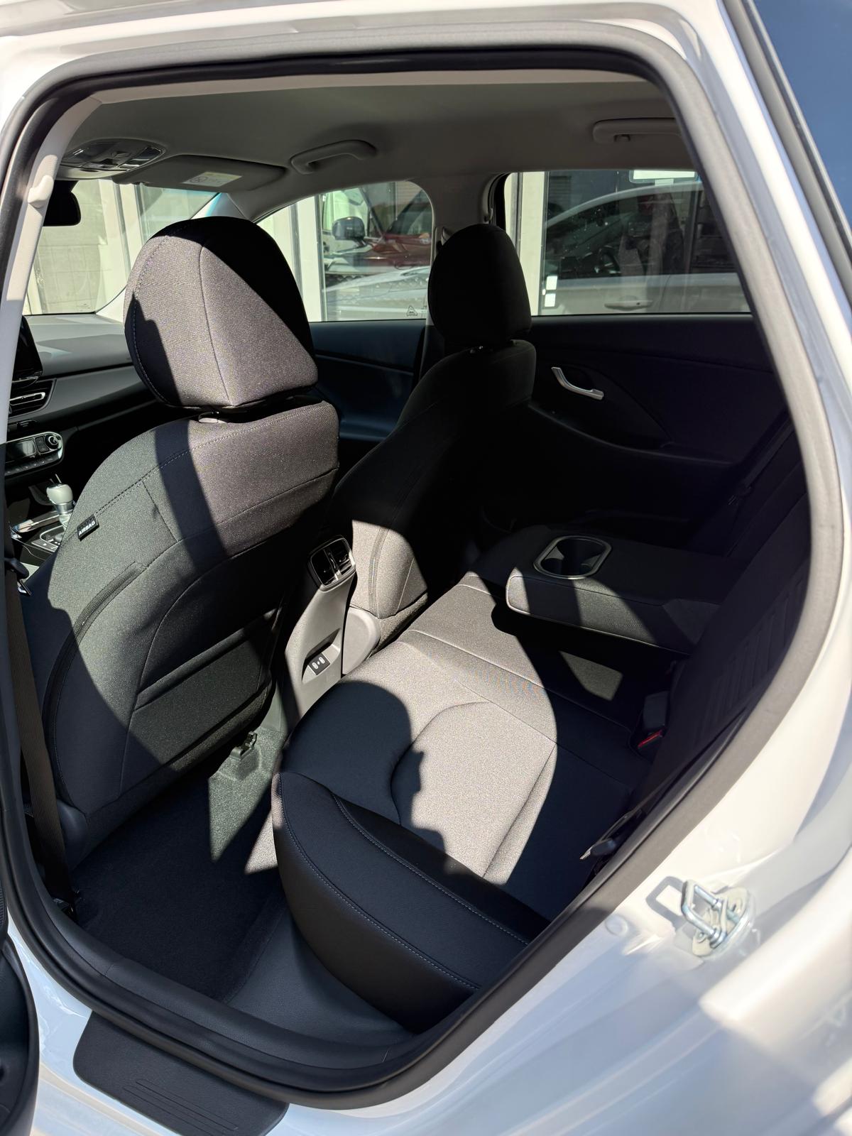HYUNDAI i30 1.6 T-GDi Amplia-image-13