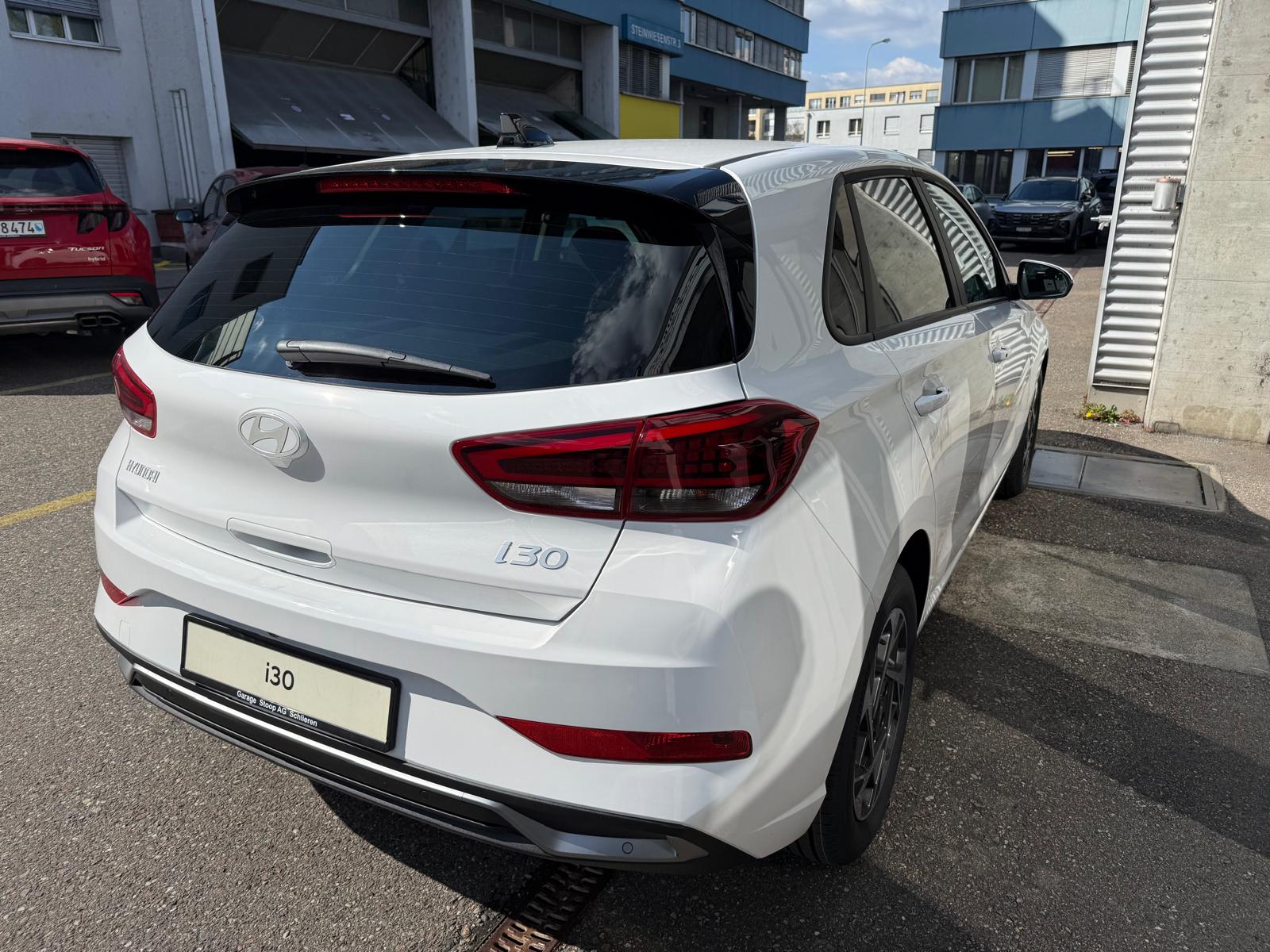 HYUNDAI i30 1.6 T-GDi Amplia-image-4