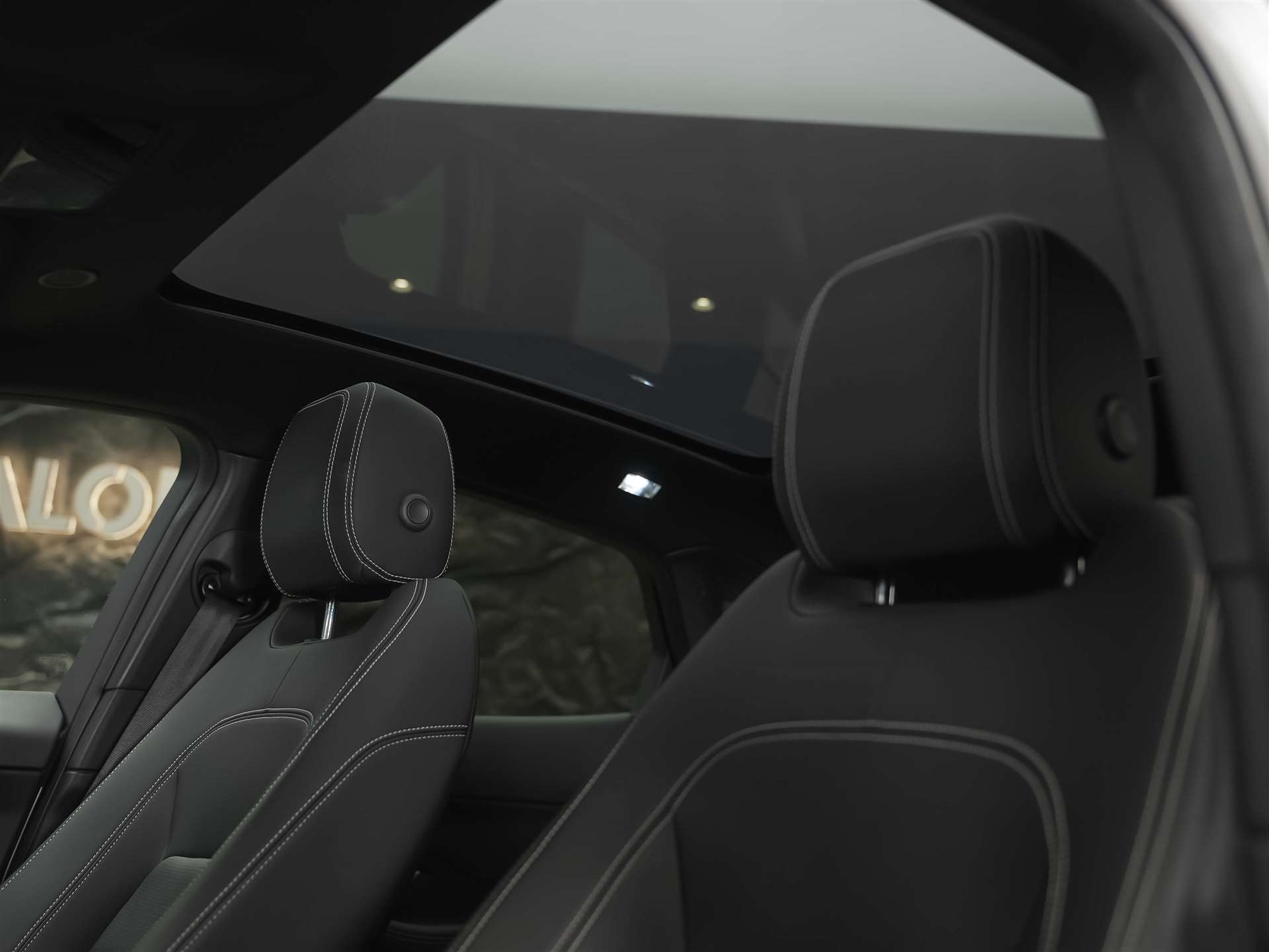 JAGUAR E-Pace 2.0 I4 250 R-Dynamic SE AWD *Facelift*Panorama*Meridian*Assistent*-image-11
