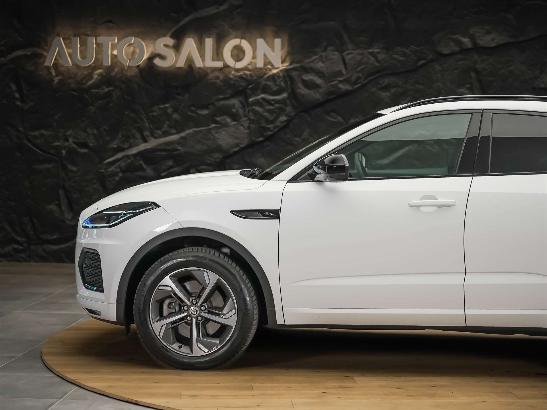 JAGUAR E-Pace 2.0 I4 250 R-Dynamic SE AWD *Facelift*Panorama*Meridian*Assistent*-image-17
