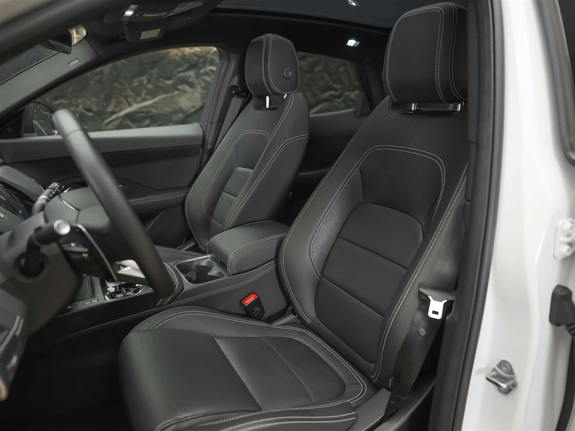 JAGUAR E-Pace 2.0 I4 250 R-Dynamic SE AWD *Facelift*Panorama*Meridian*Assistent*-image-10