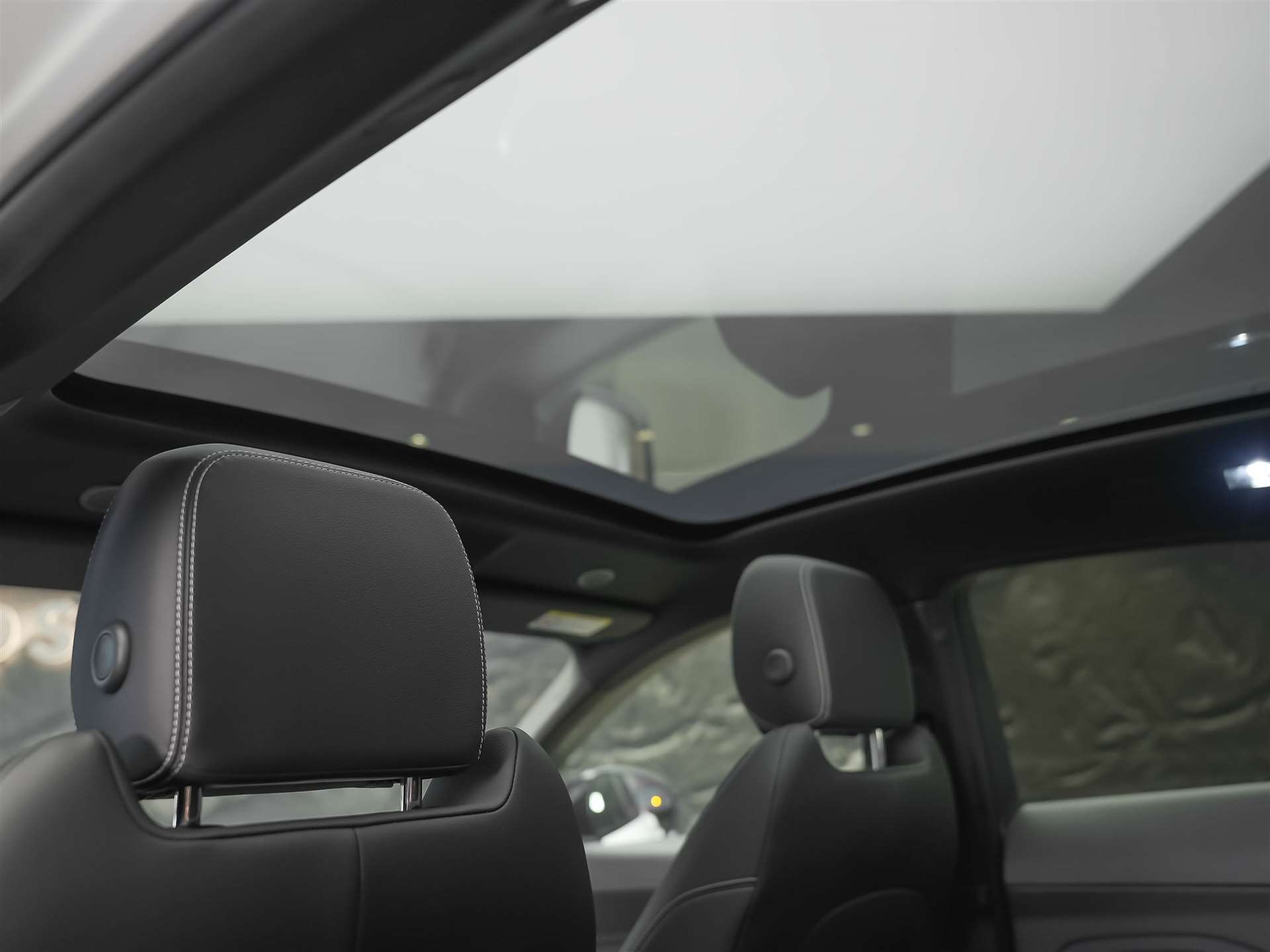 JAGUAR E-Pace 2.0 I4 250 R-Dynamic SE AWD *Facelift*Panorama*Meridian*Assistent*-image-12