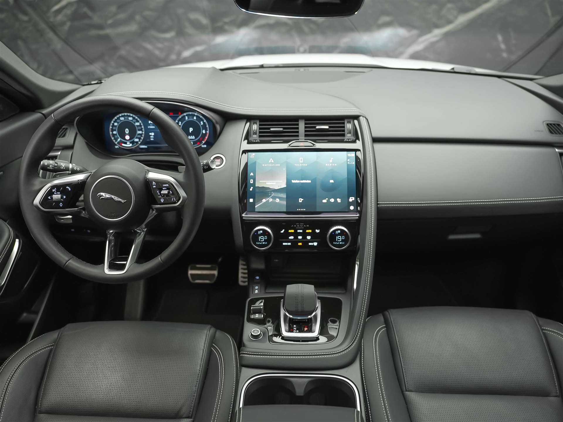 JAGUAR E-Pace 2.0 I4 250 R-Dynamic SE AWD *Facelift*Panorama*Meridian*Assistent*-image-25