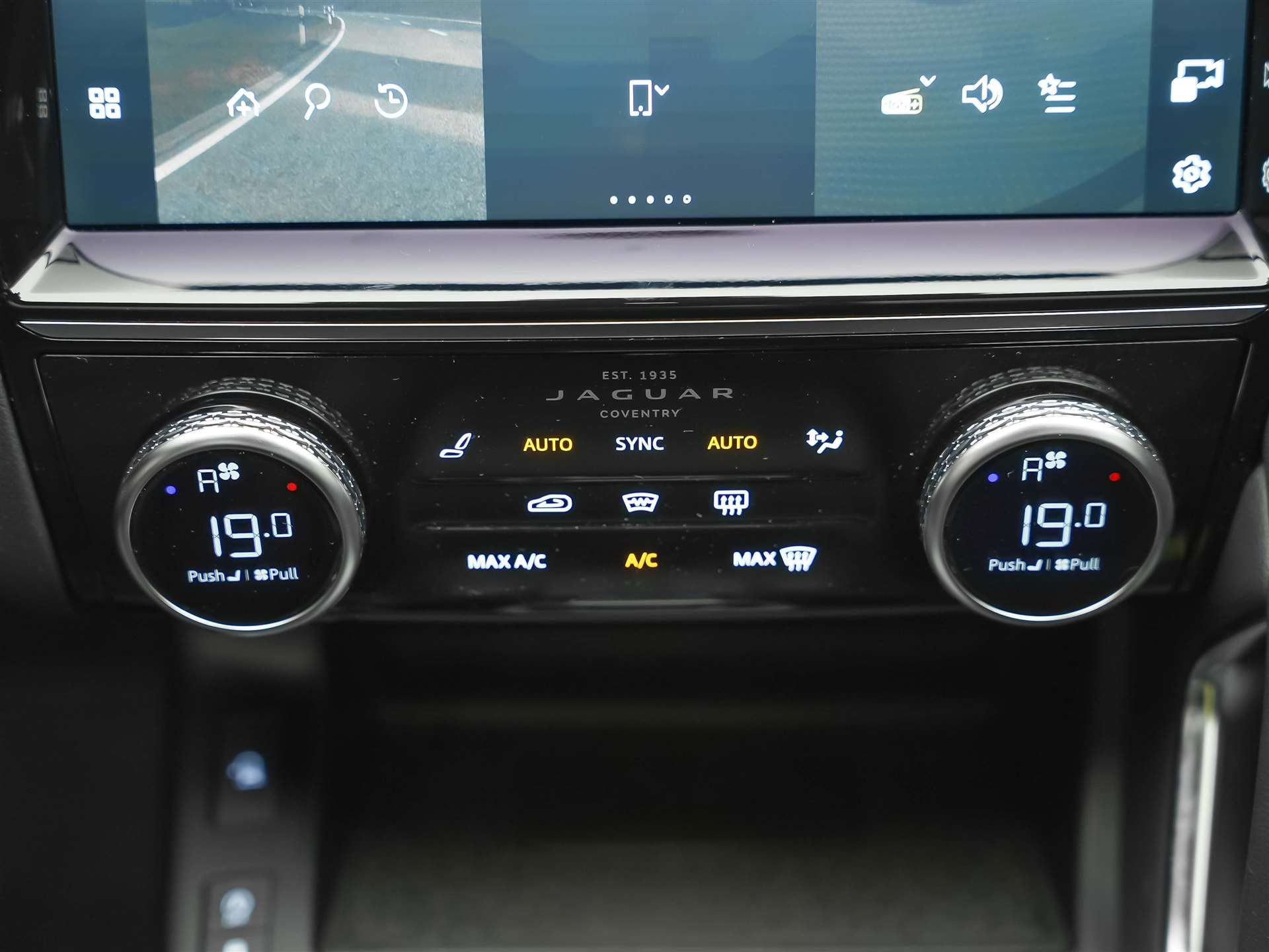 JAGUAR E-Pace 2.0 I4 250 R-Dynamic SE AWD *Facelift*Panorama*Meridian*Assistent*-image-30