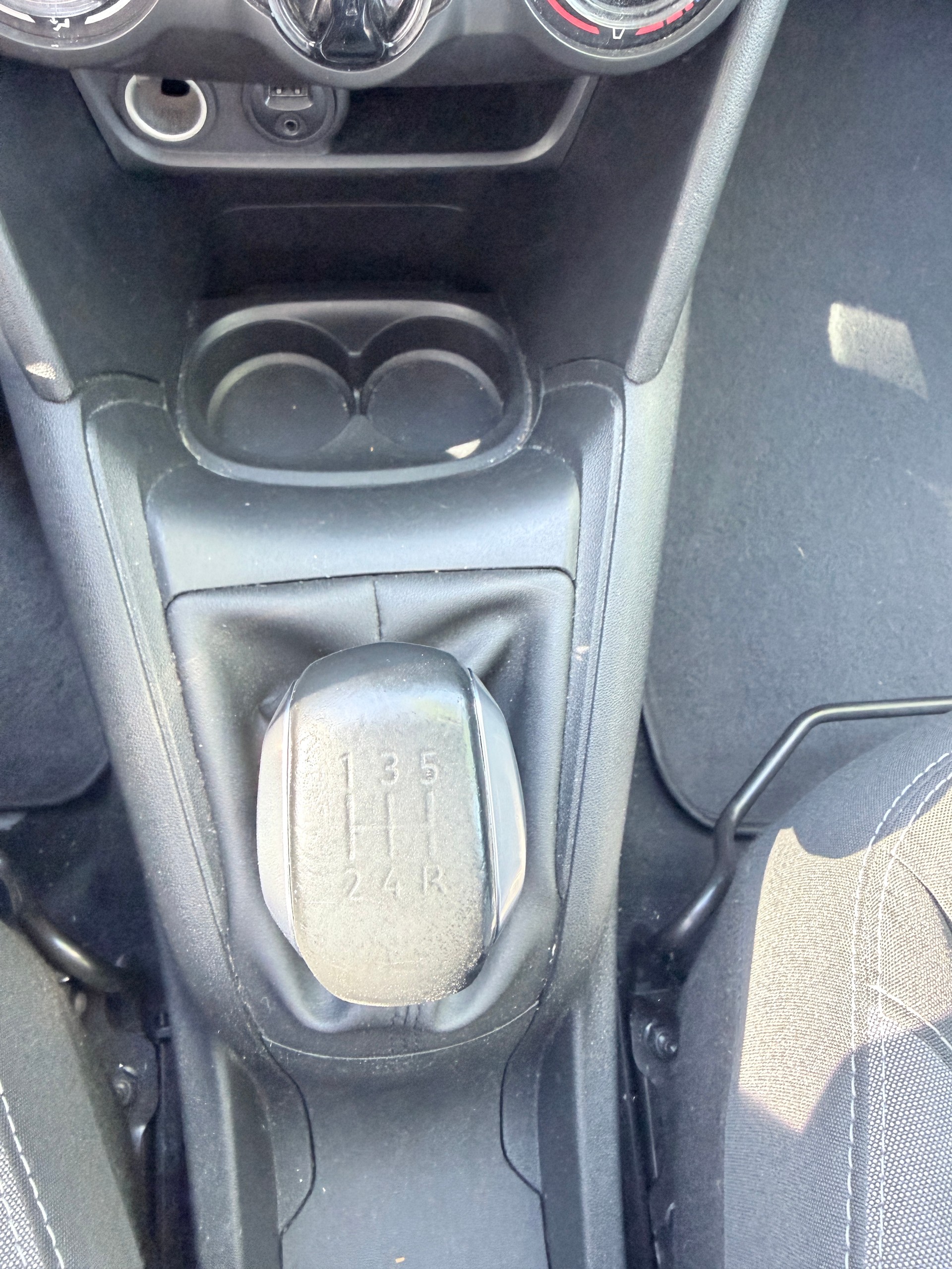 PEUGEOT 208 1.2 PureTech Active-image-12