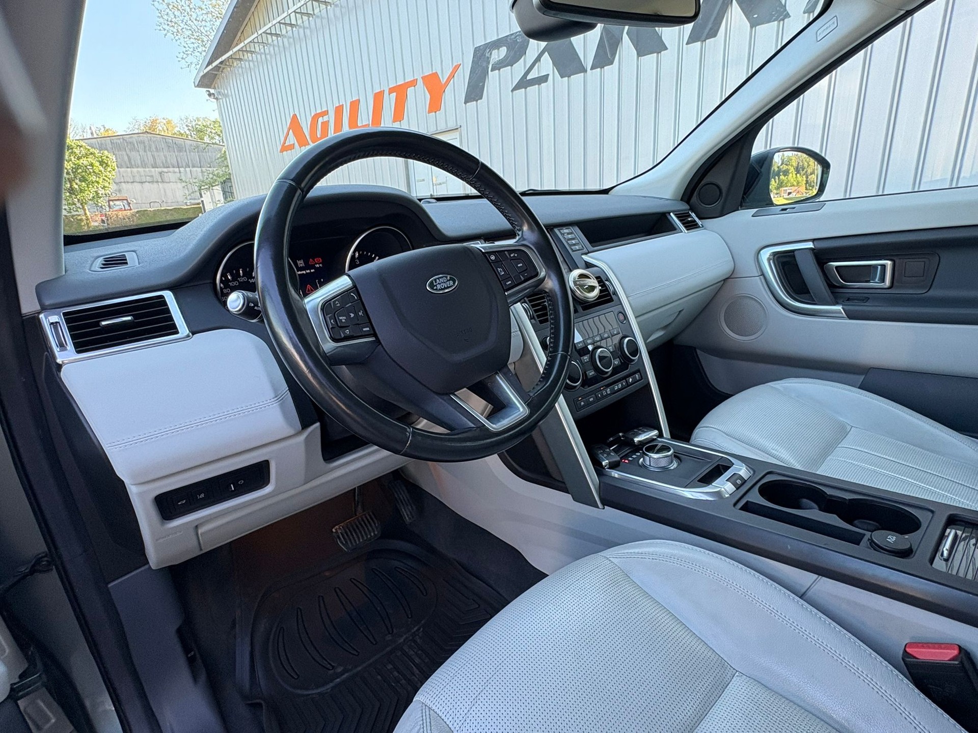 LAND ROVER Discovery Sport 2.0 TD4 HSE AT9-image-10