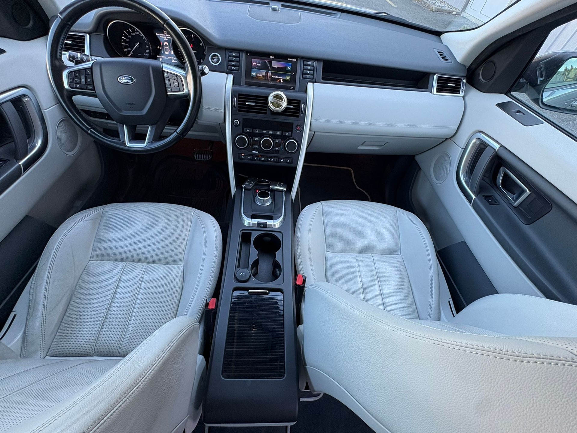 LAND ROVER Discovery Sport 2.0 TD4 HSE AT9-image-4