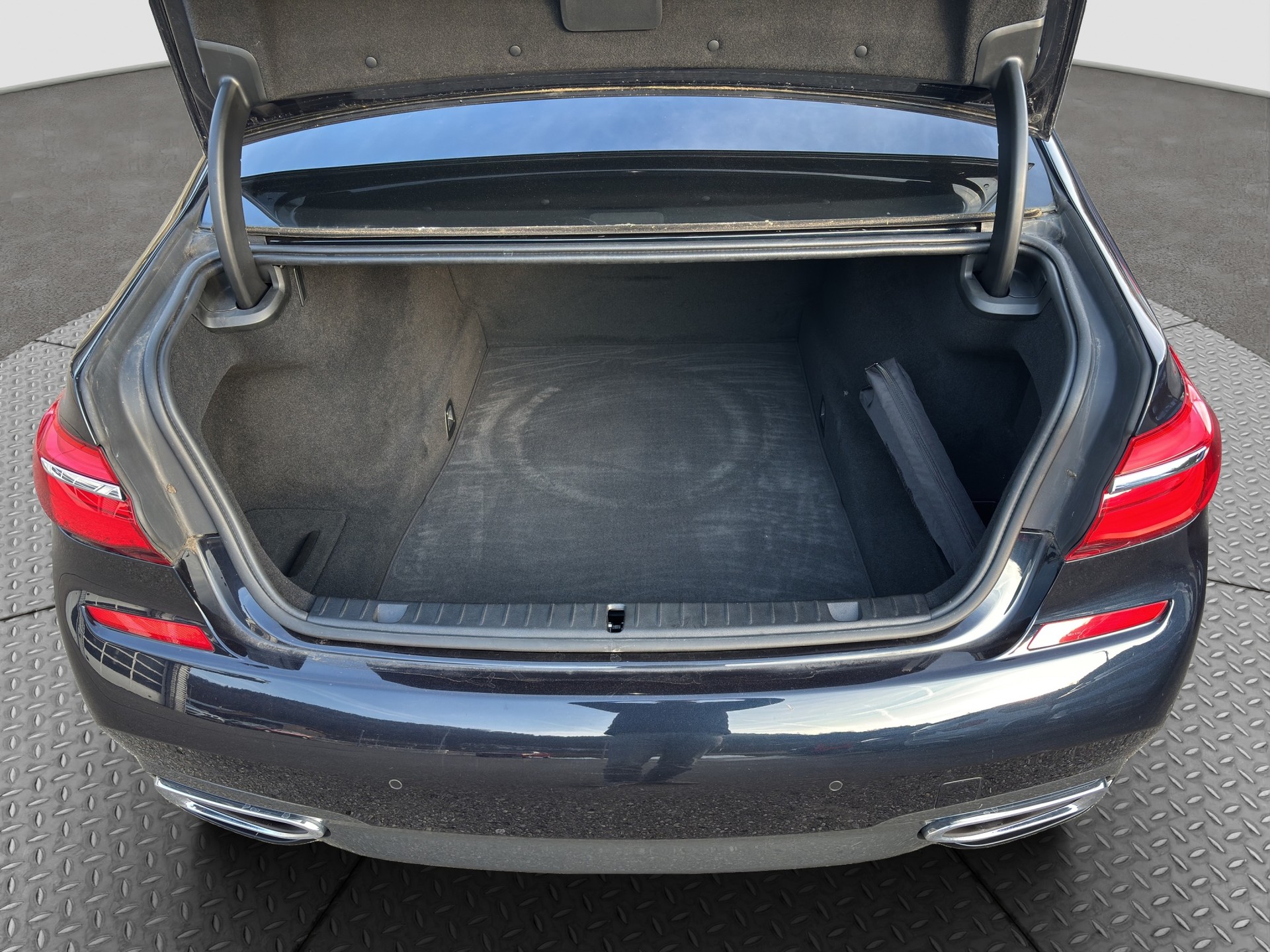BMW 730d xDrive Steptronic-image-18