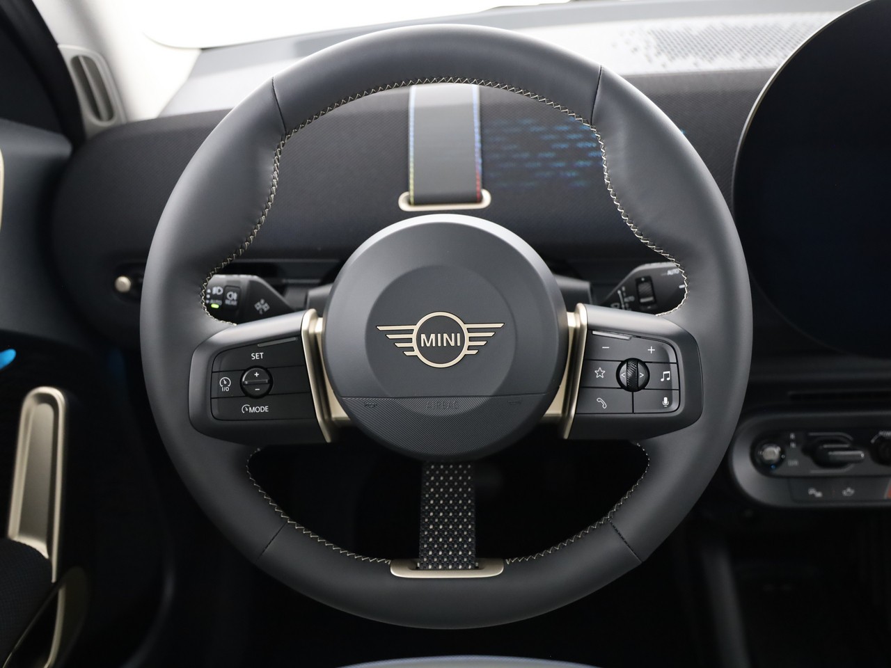 MINI Aceman E-image-16