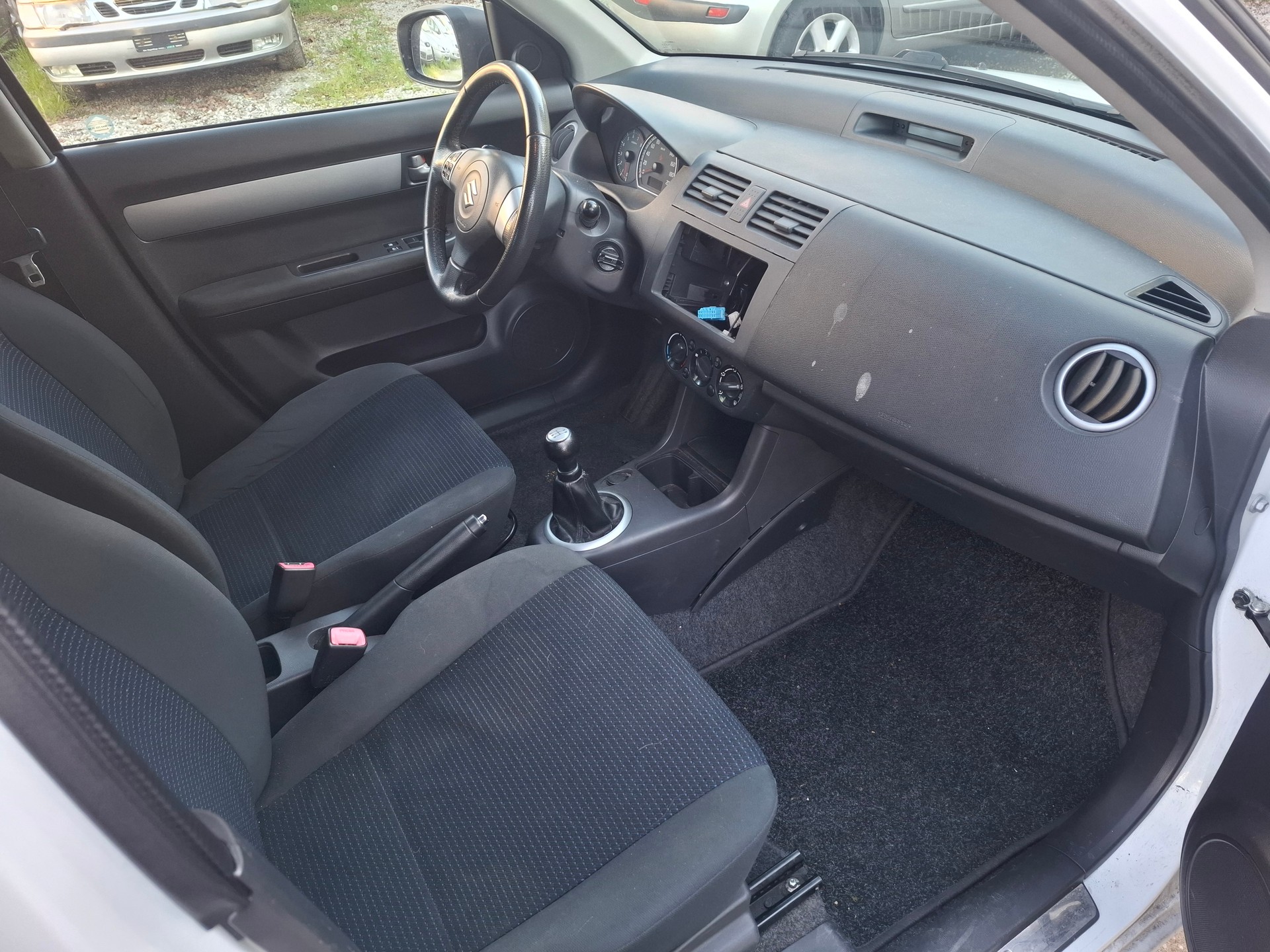 SUZUKI Swift 1.5i 16V VVT GL Top-image-9