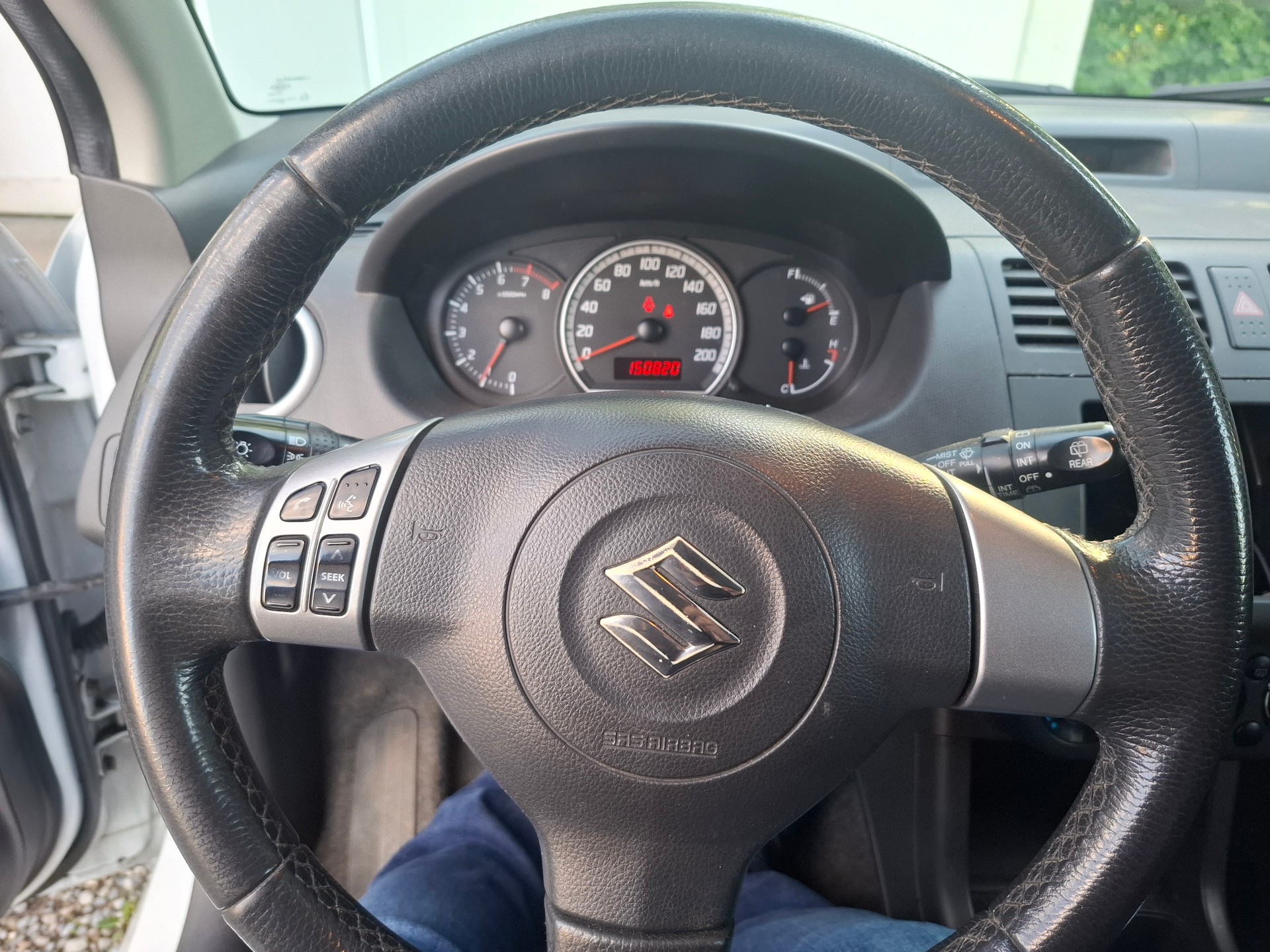 SUZUKI Swift 1.5i 16V VVT GL Top-image-12