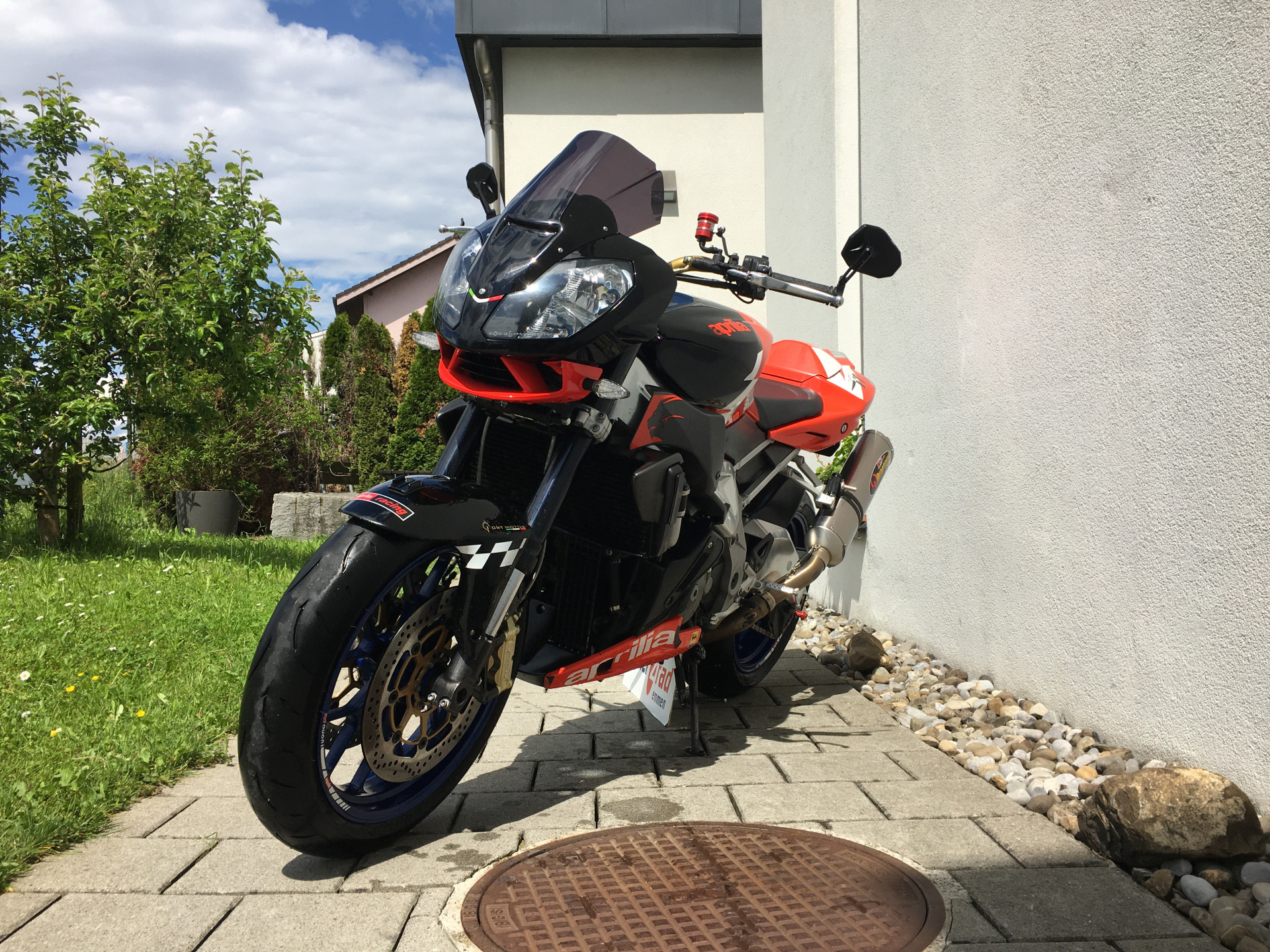 APRILIA Tuono 1000 R-image-1