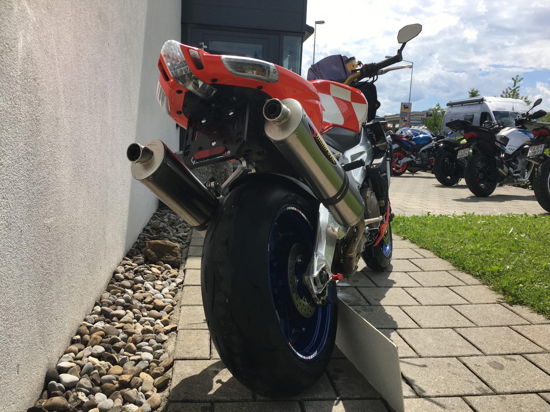 APRILIA Tuono 1000 R-image-8