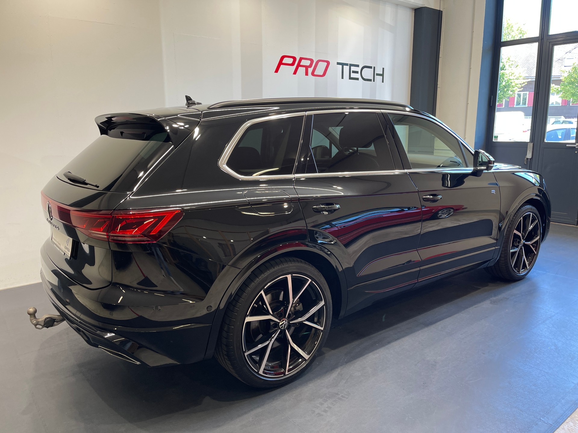 VW Touareg 3.0 TSI R-Line Tiptronic *FACELIFT*-showroom-element-2