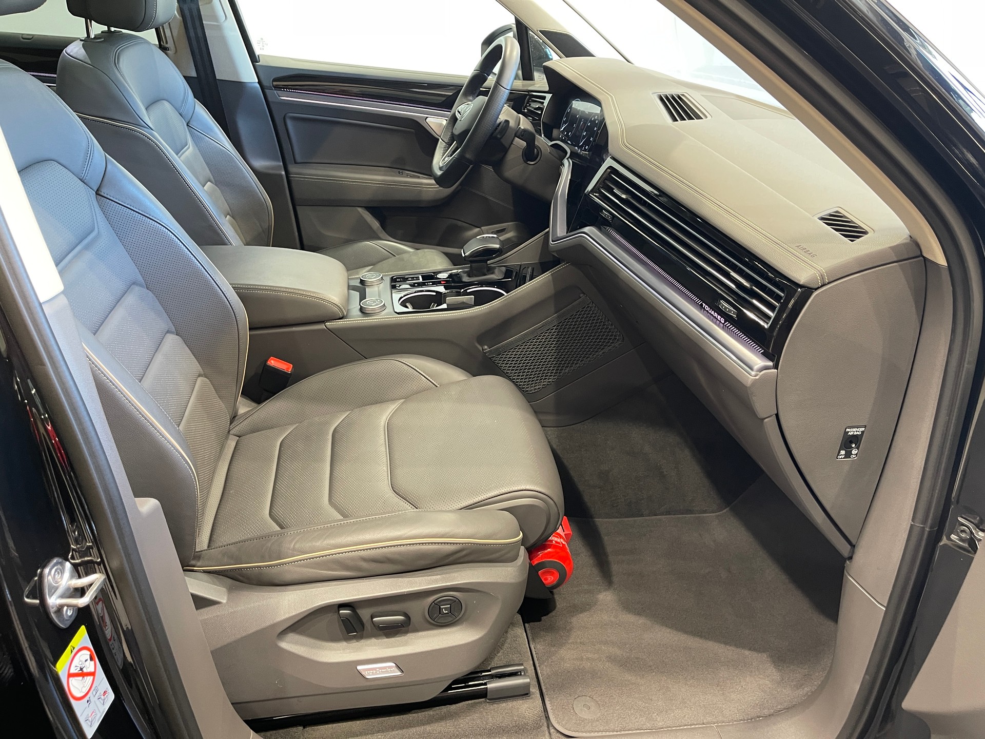 VW Touareg 3.0 TSI R-Line Tiptronic *FACELIFT*-image-13