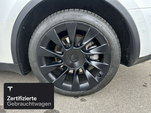 TESLA Model Y Long Range AWD-image-5