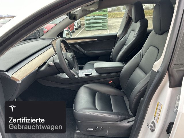 TESLA Model Y Long Range AWD-image-12