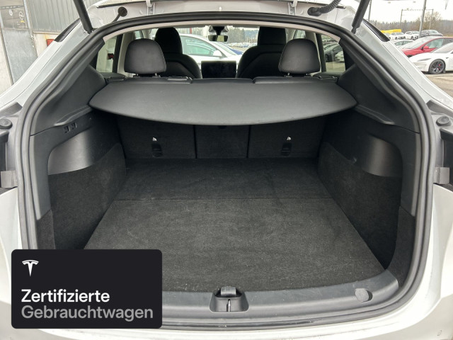 TESLA Model Y Long Range AWD-image-15